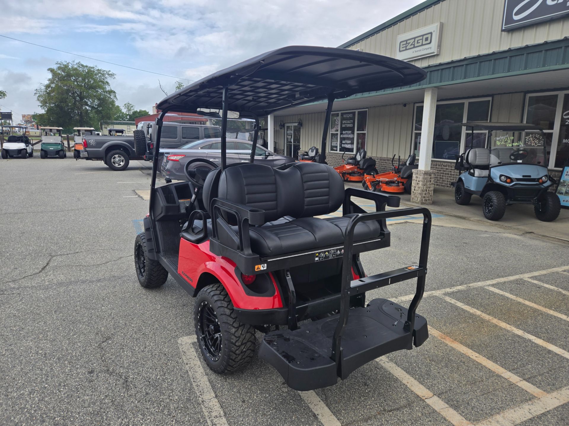 2026 E-Z-GO MY26 Express 4 Touring S 13.5 Gas — photo 3