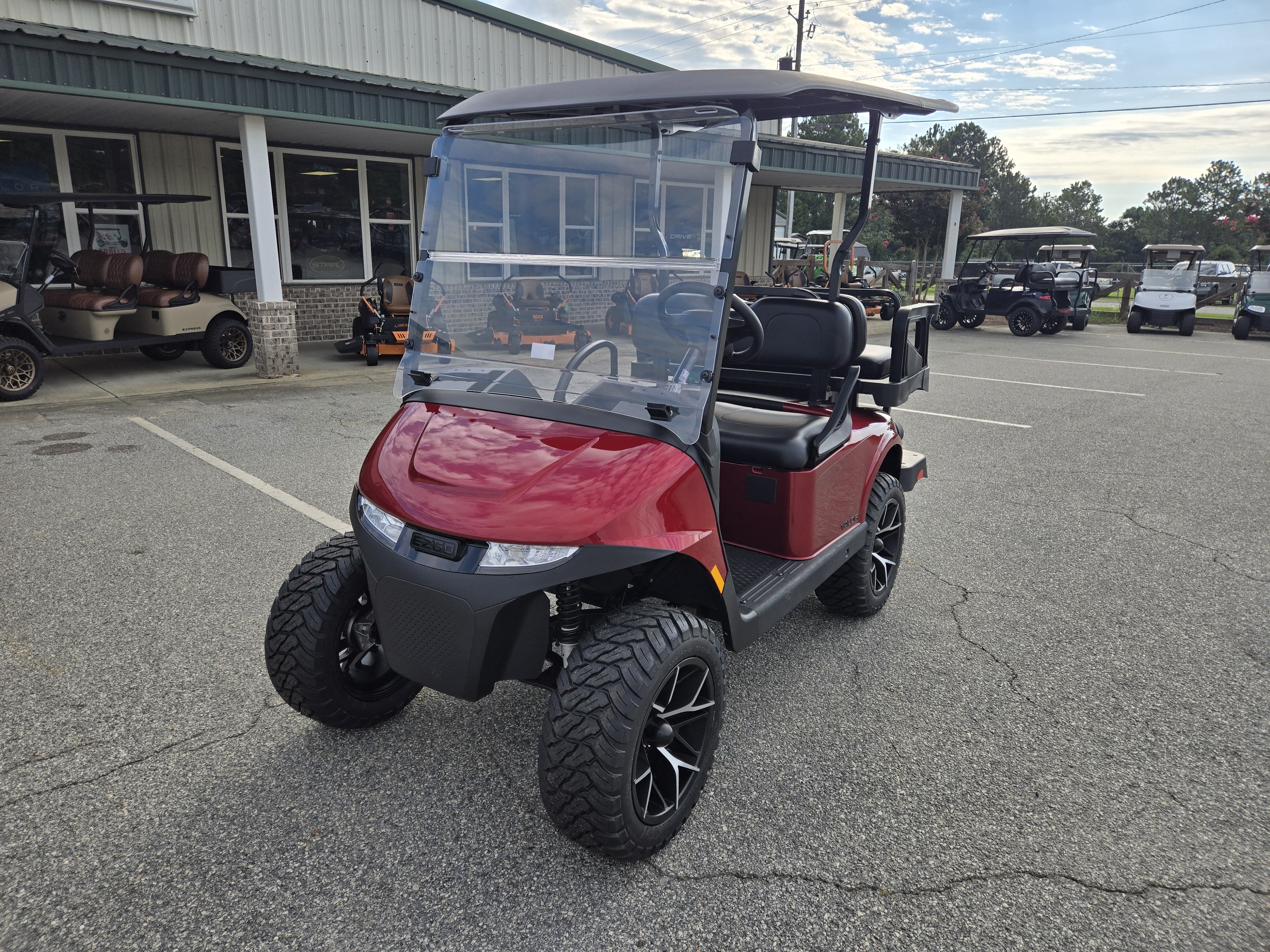 2027 E-Z-GO RXV 4 Valor S 13.5-hp Gas — photo 2