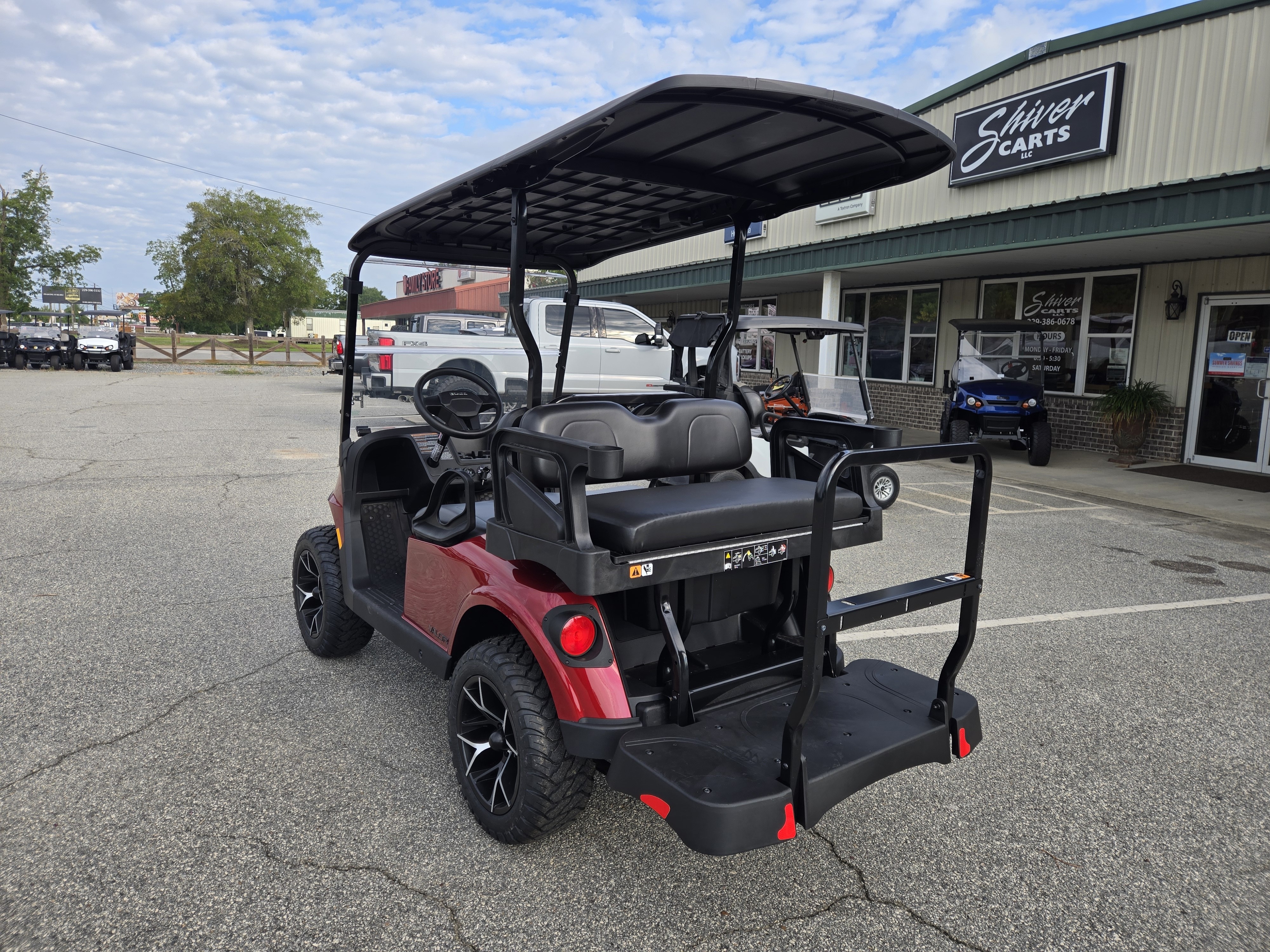 2027 E-Z-GO RXV 4 Valor S 13.5-hp Gas — photo 3