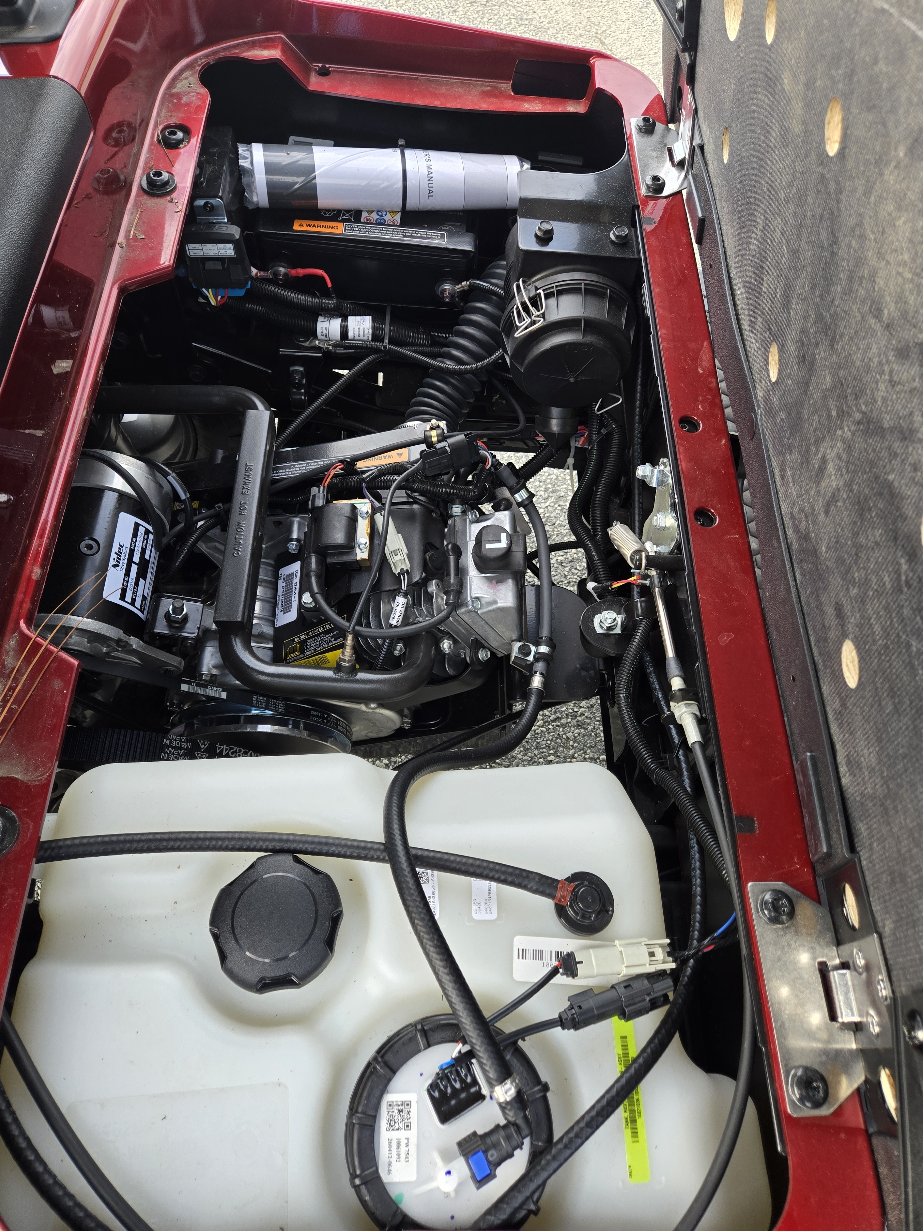 2027 E-Z-GO RXV 4 Valor S 13.5-hp Gas — photo 5