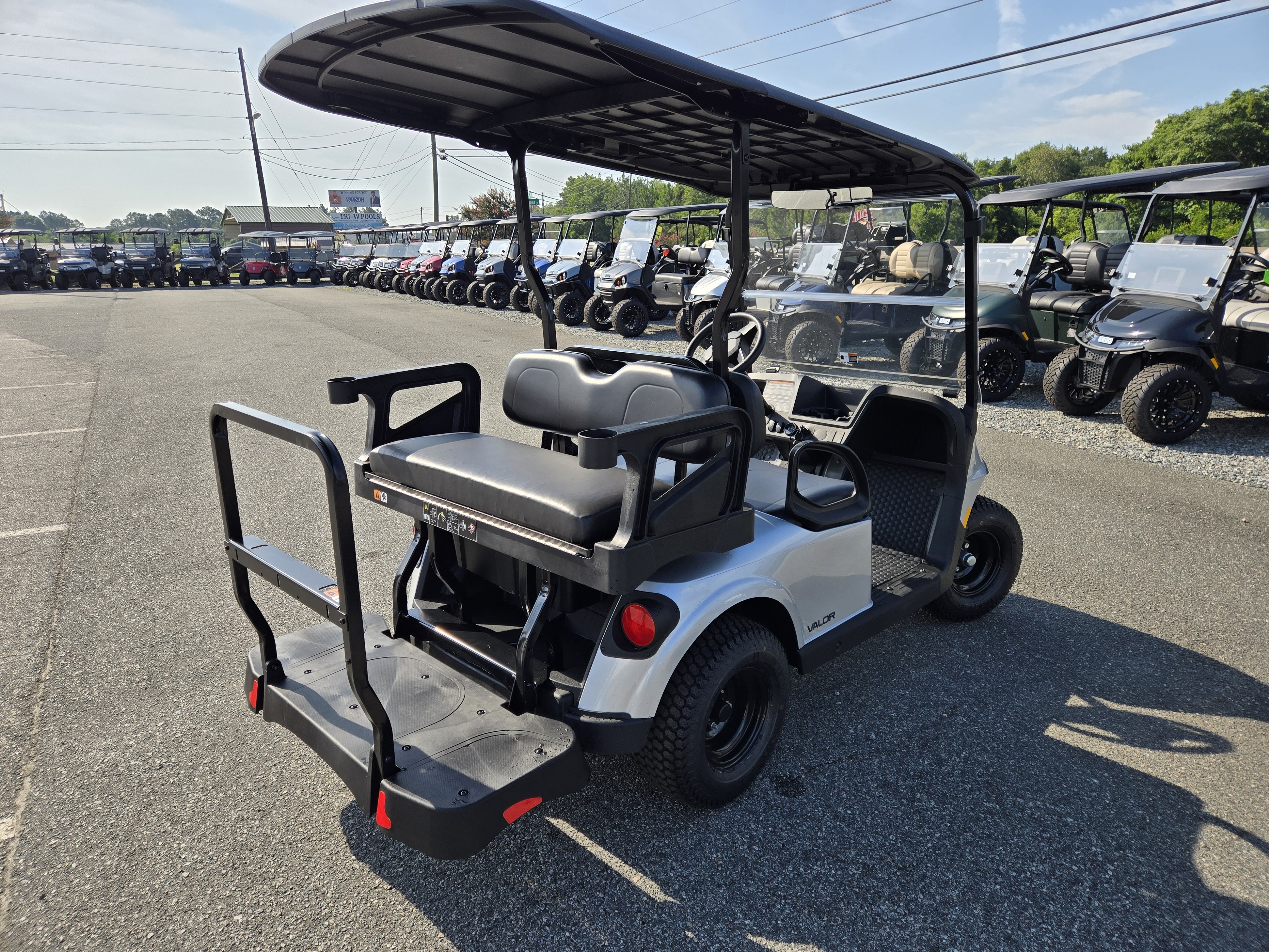 2027 E-Z-GO RXV 4 Valor S 13.5-hp Gas — photo 3
