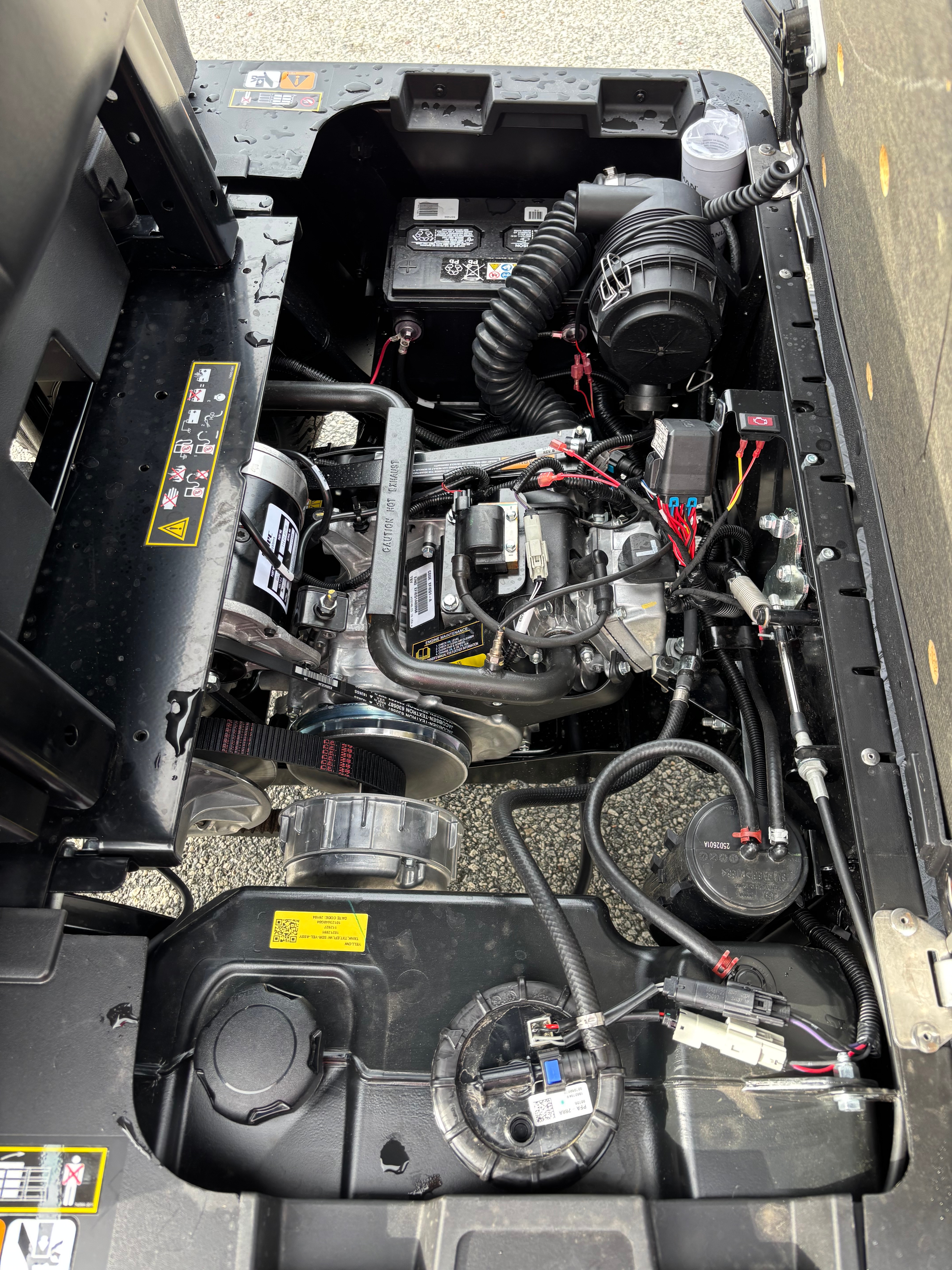2027 EZGO CUSHMAN photo 2