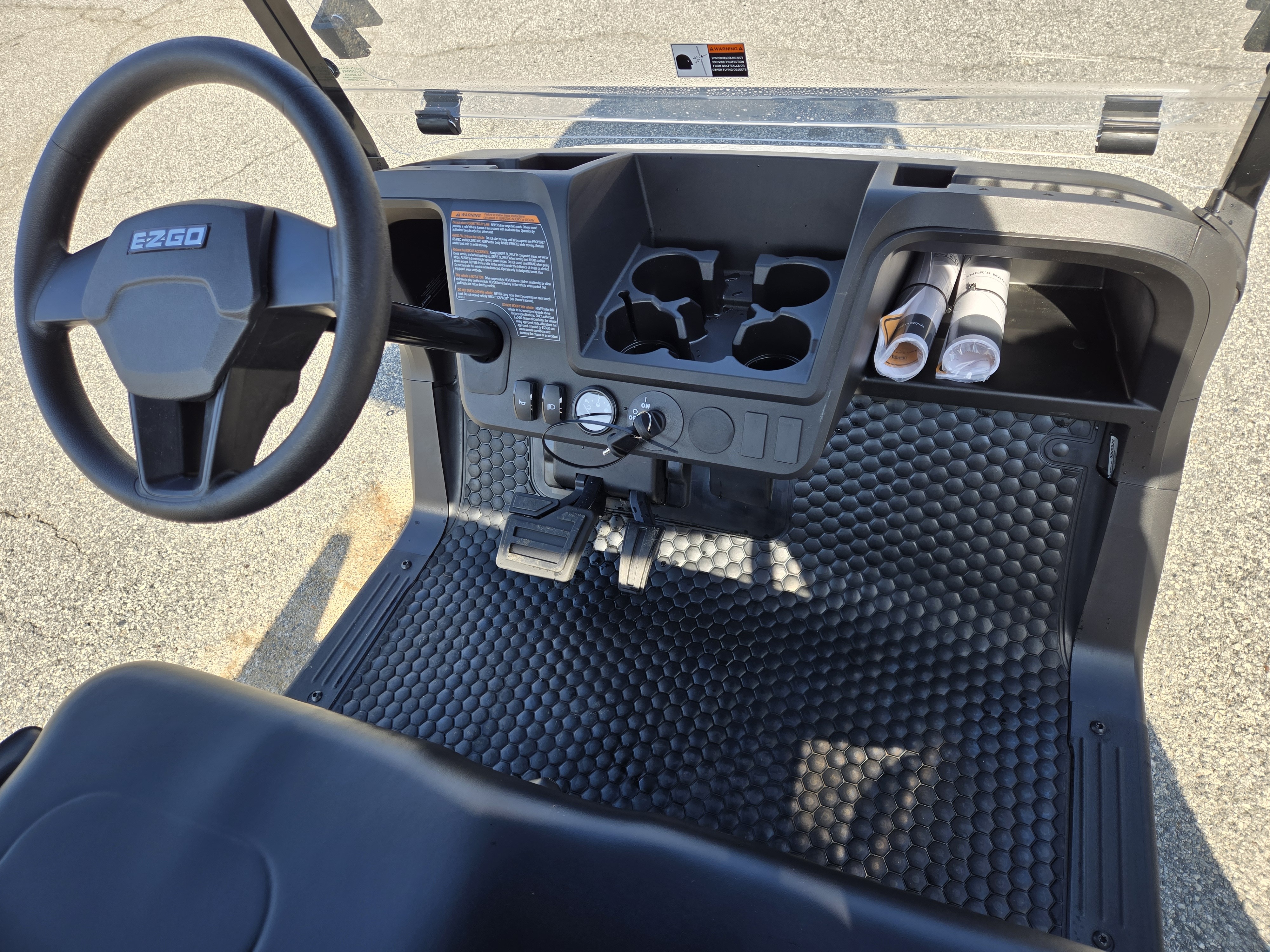 2027 E-Z-GO RXV 4 Valor S 13.5-hp Gas — photo 4