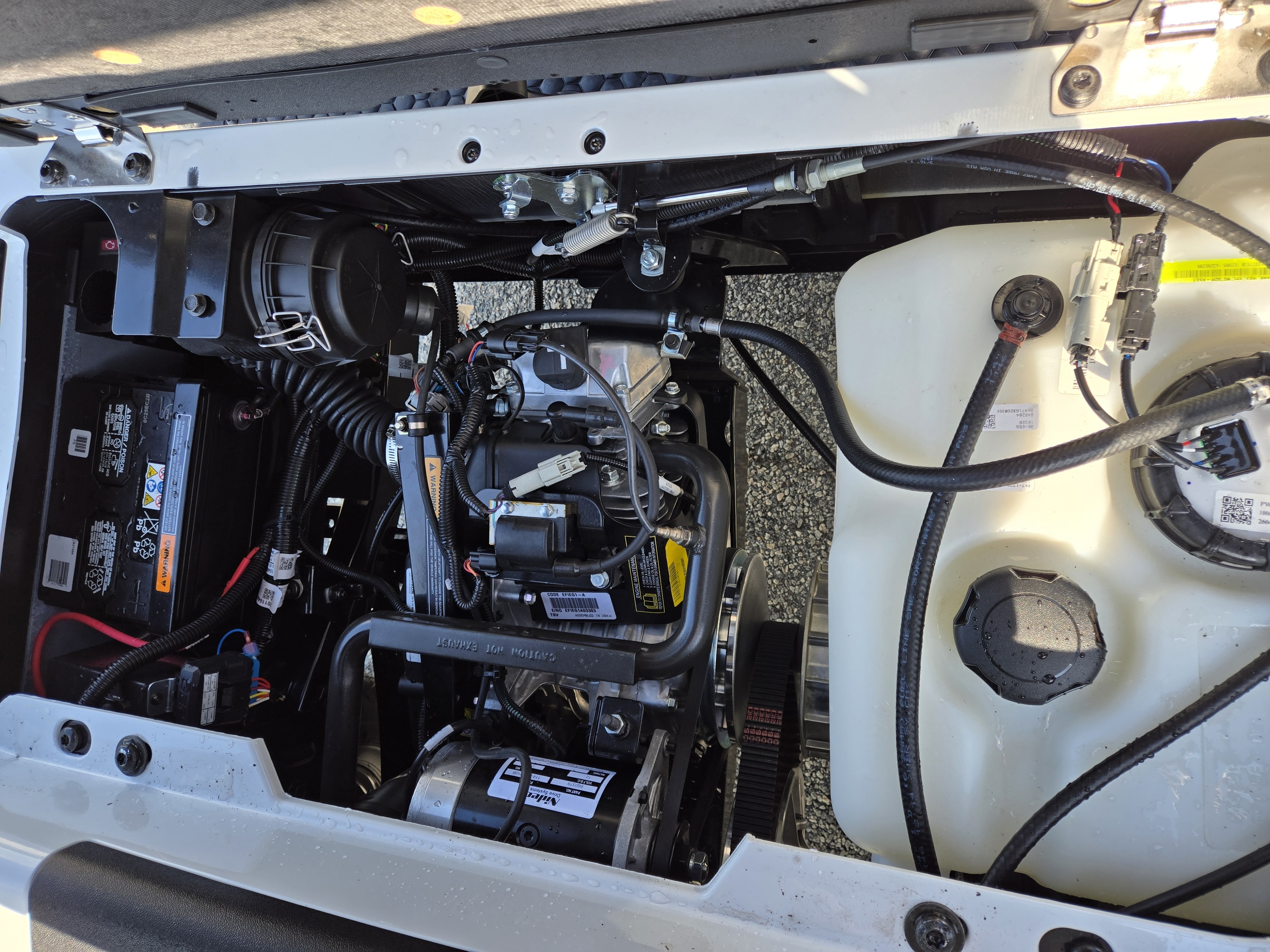 2027 E-Z-GO RXV 4 Valor S 13.5-hp Gas — photo 5