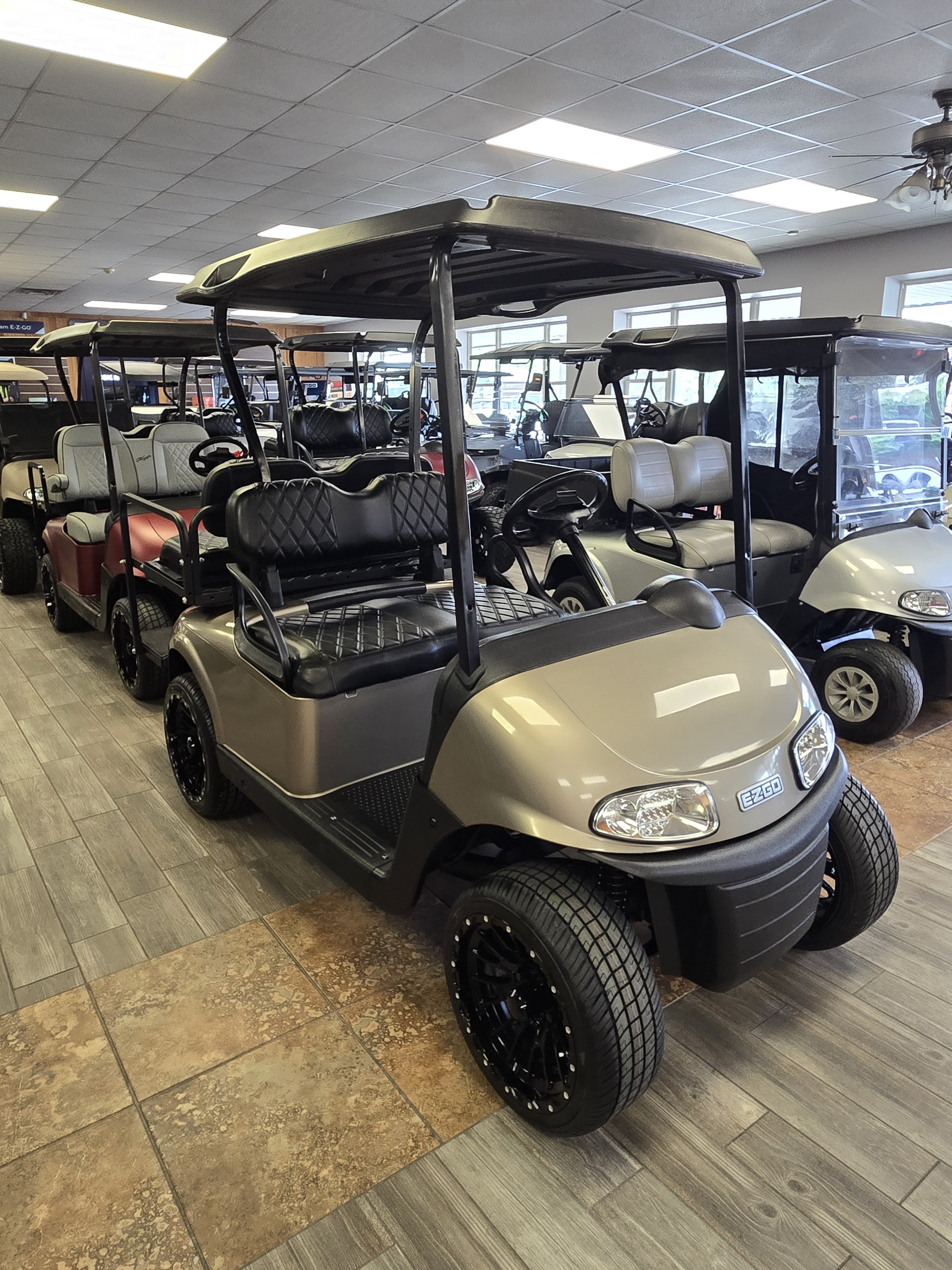 2023 EZGO RXV photo 3