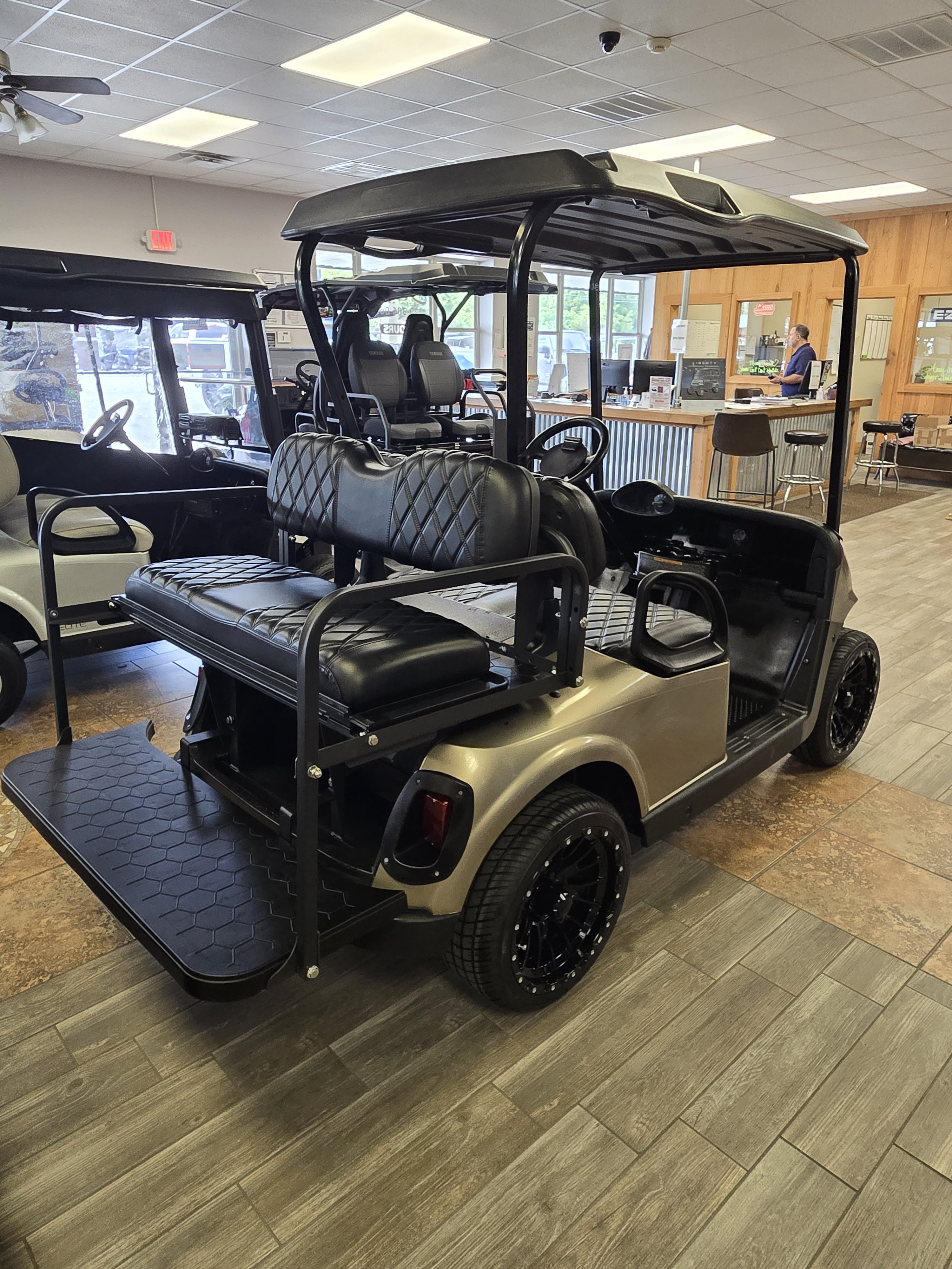 2023 EZGO RXV photo 4