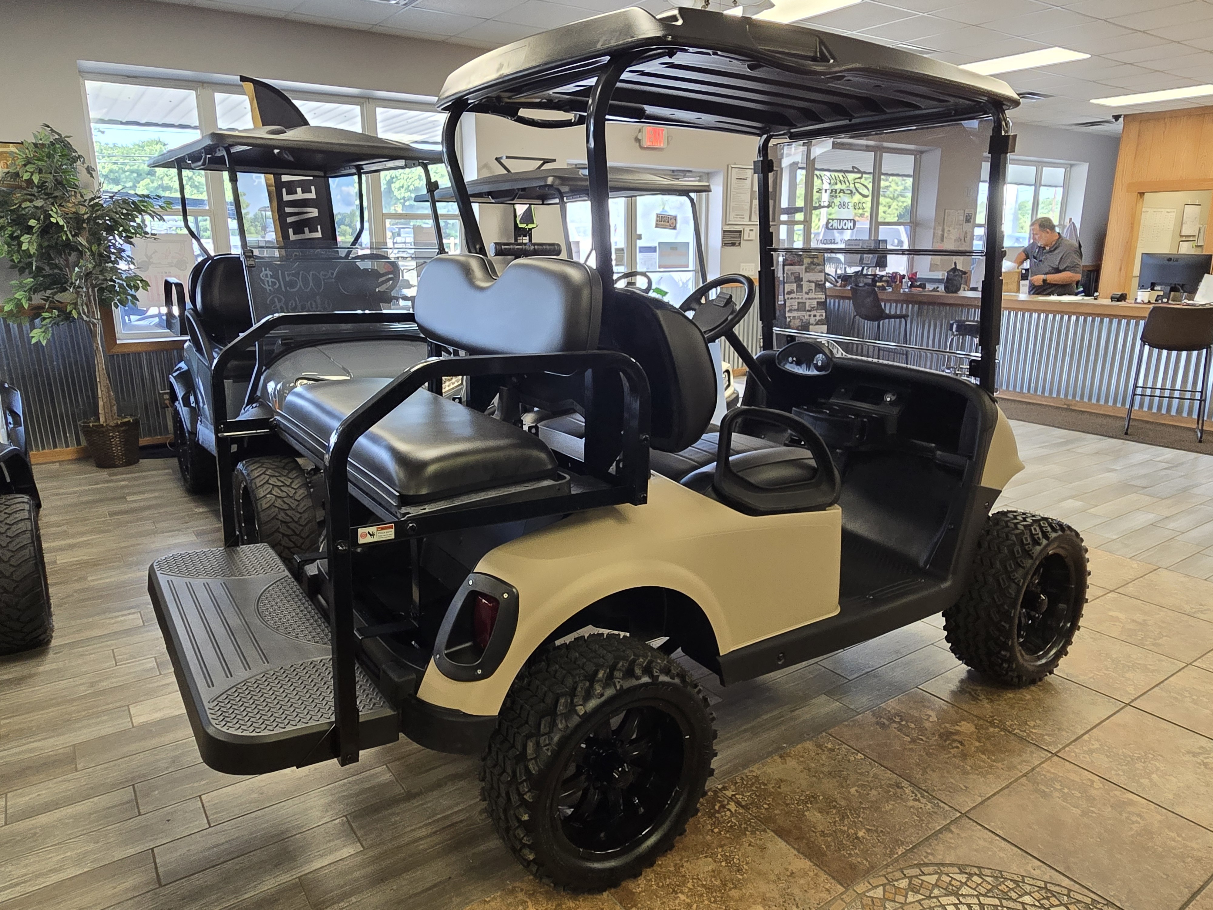 2019 E-Z-GO Freedom RXV (PTV) Electric — photo 4