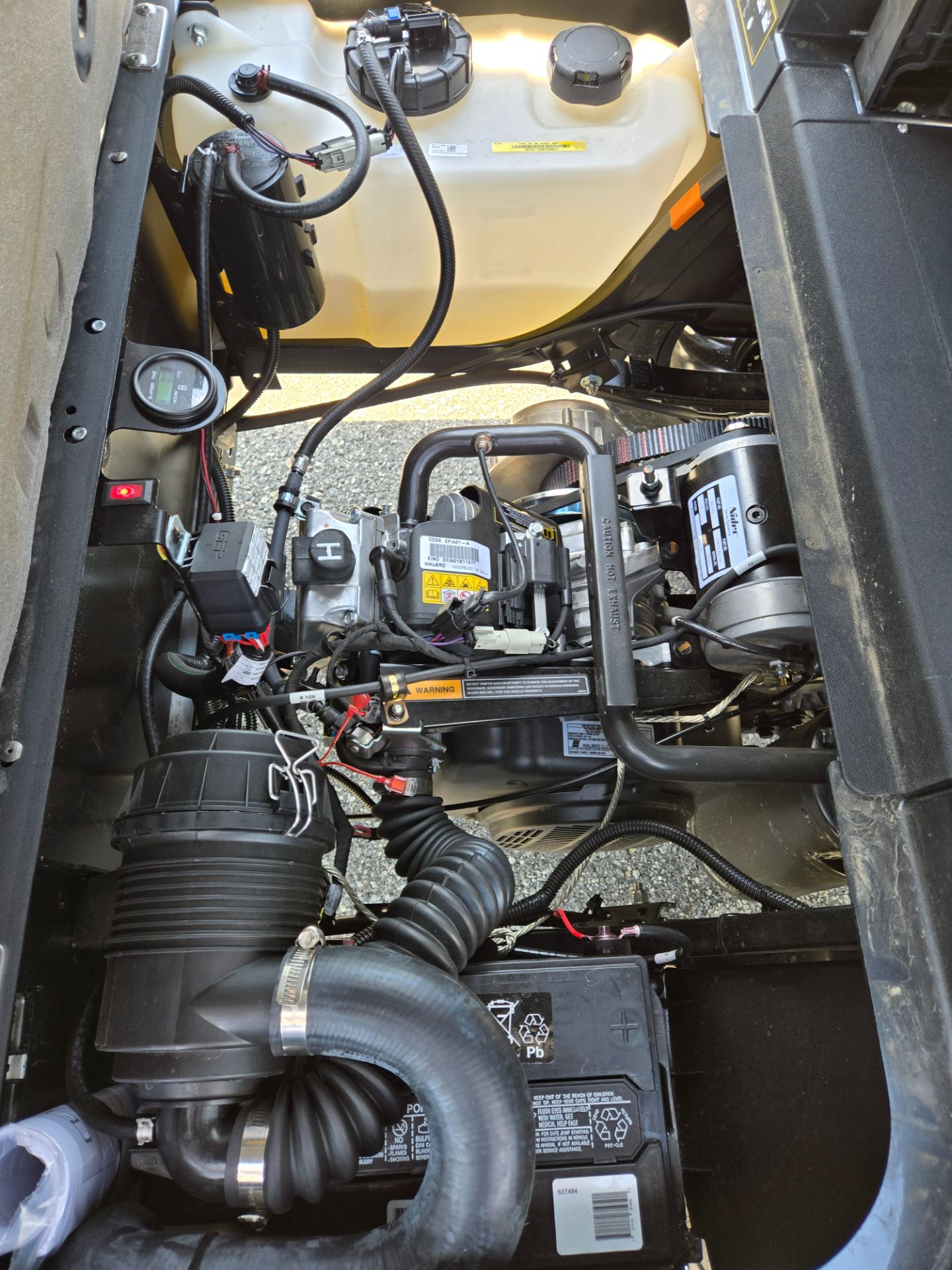 2026 E-Z-GO MY26 Express 6 Touring S 13.5 Gas — photo 4