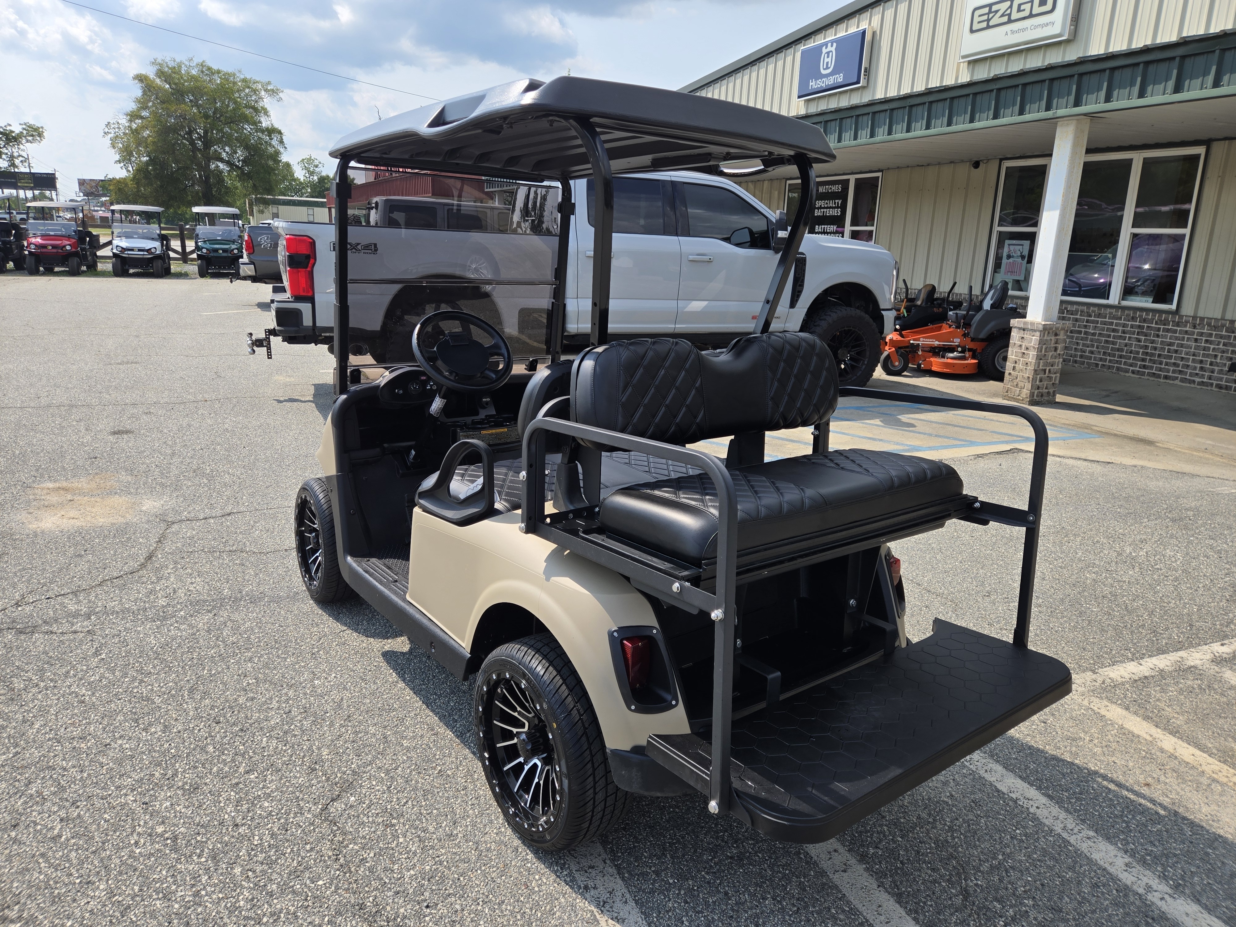 2022 E-Z-GO Freedom RXV Gas — photo 3