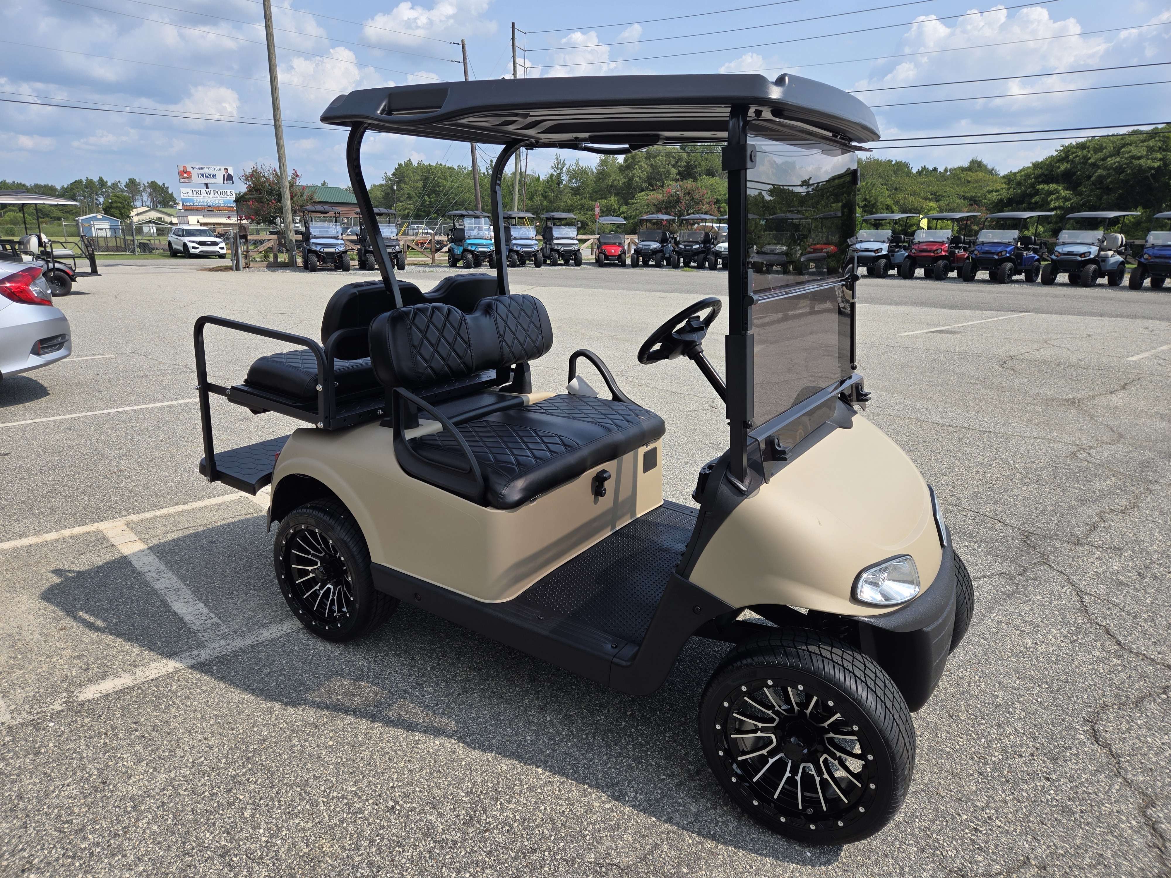2022 E-Z-GO Freedom RXV Gas — photo 4