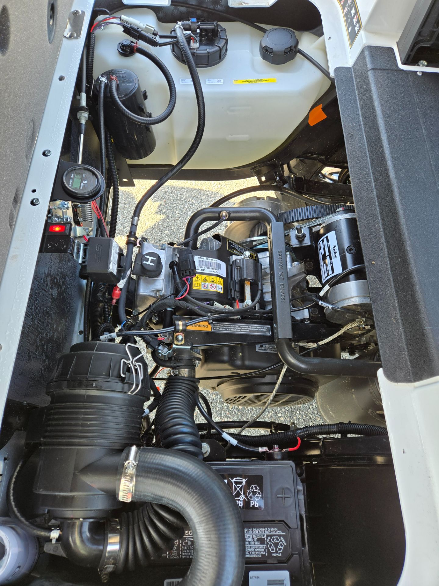 2026 E-Z-GO MY26 Express 4 Touring S 13.5 Gas — photo 4
