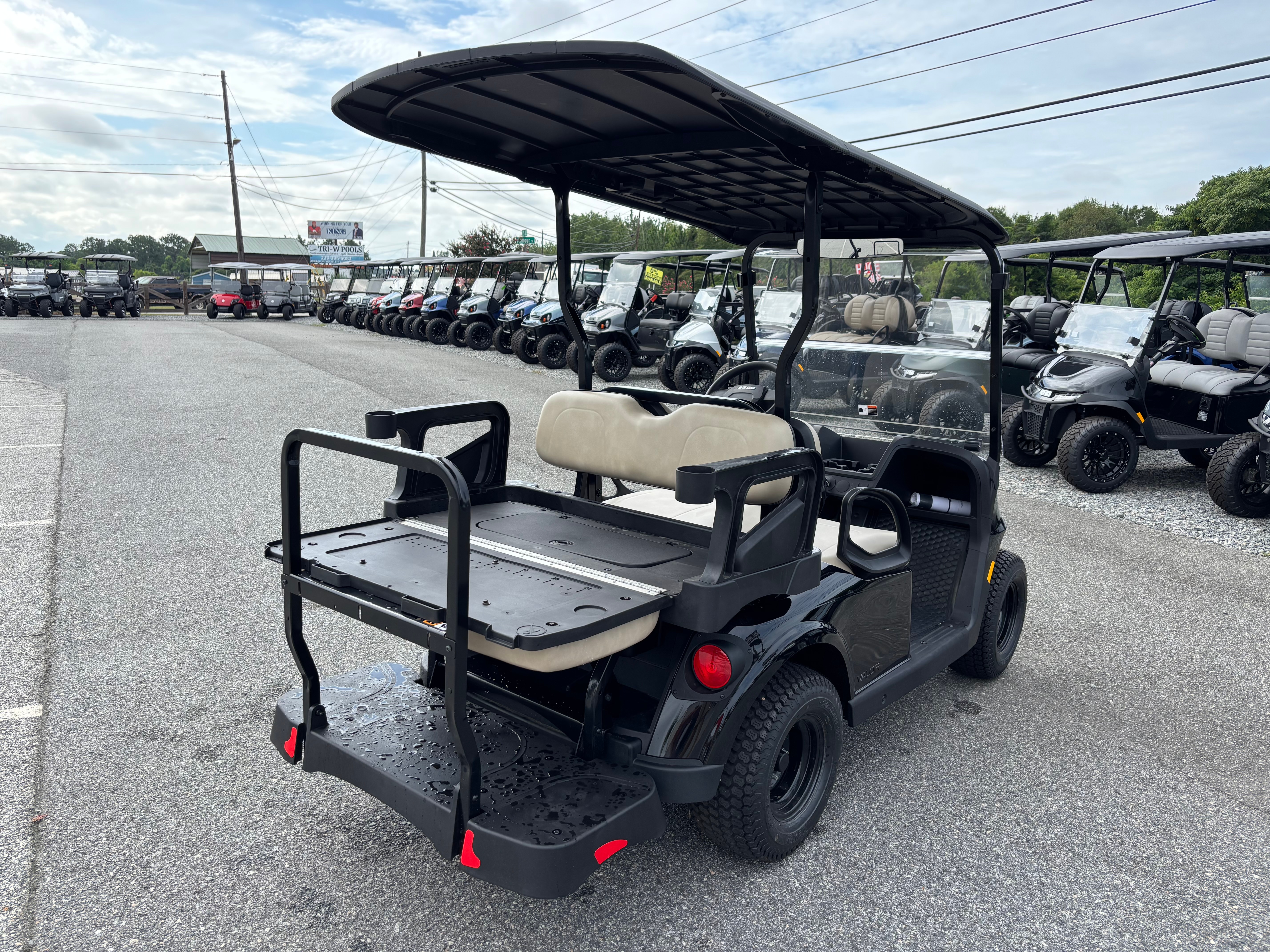 2027 E-Z-GO RXV 4 Valor S 13.5-hp Gas