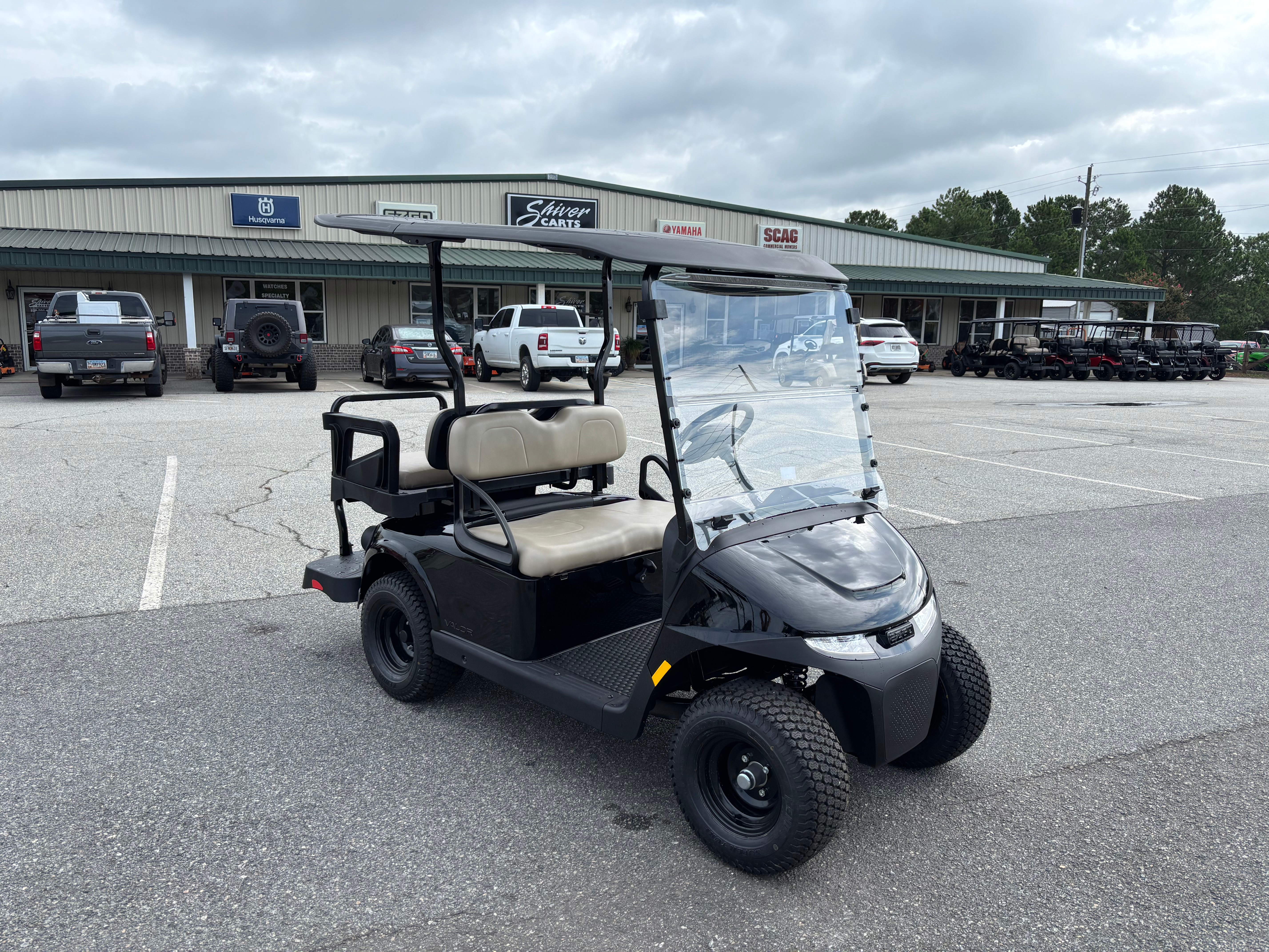 2027 E-Z-GO RXV 4 Valor S 13.5-hp Gas — photo 3