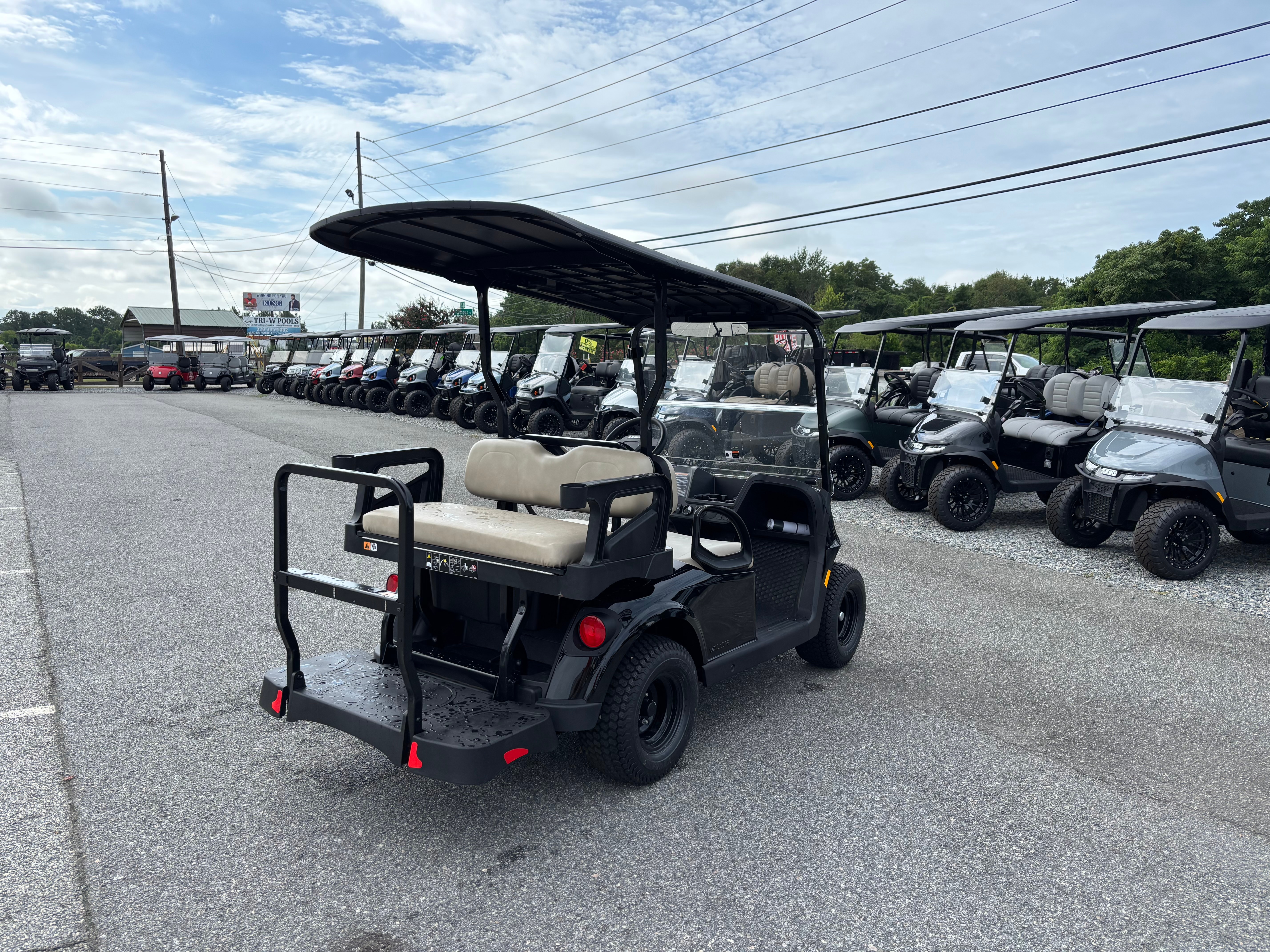 2027 E-Z-GO RXV 4 Valor S 13.5-hp Gas — photo 4