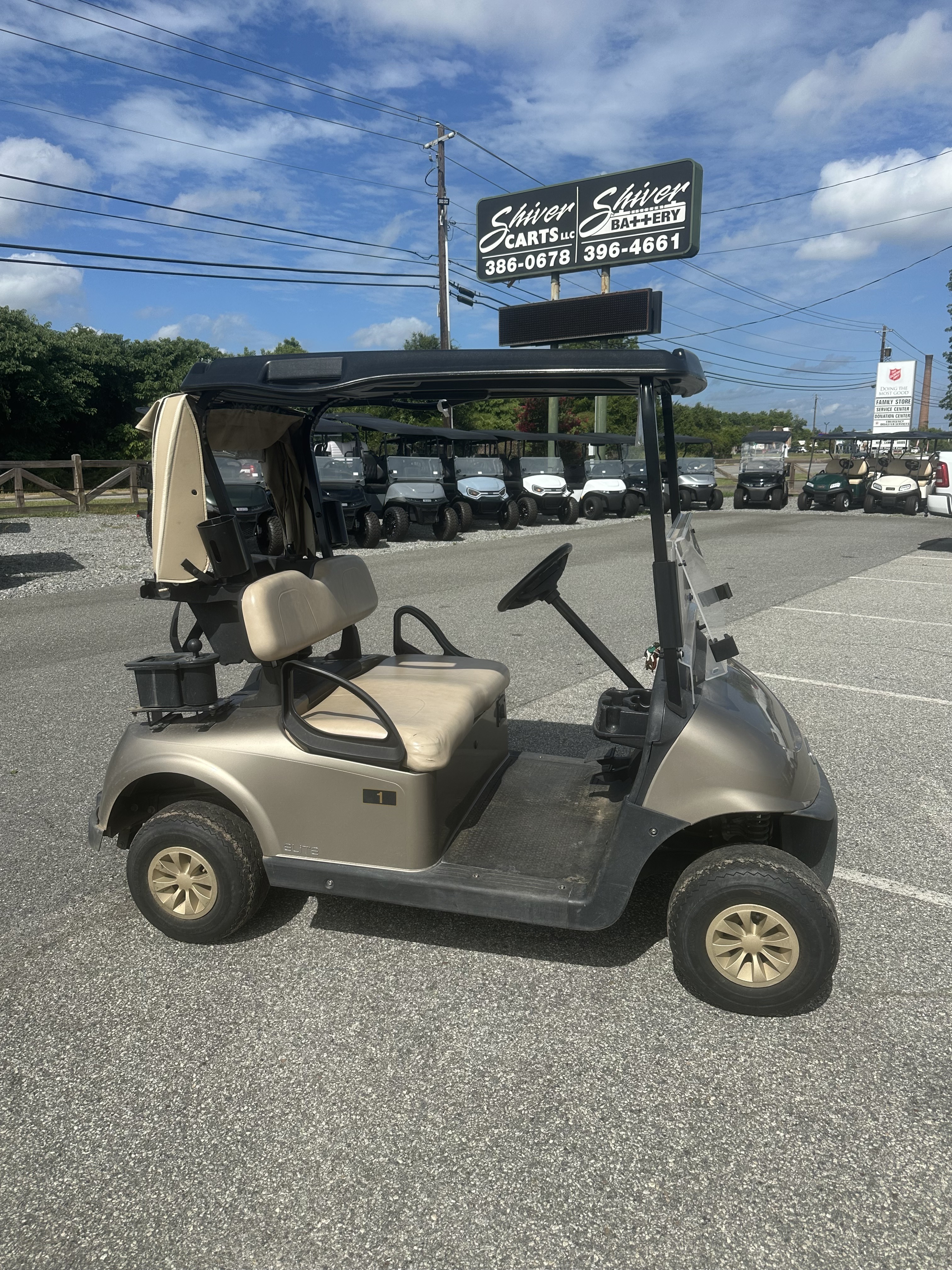 2023 EZGO RXV photo 2