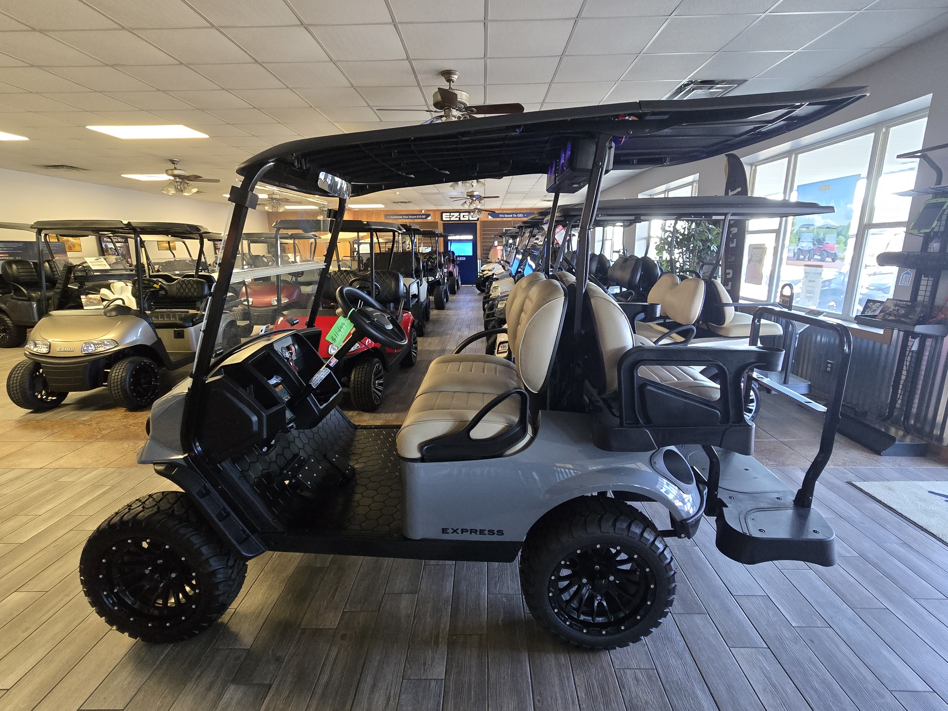 2026 EZGO EXPRESS photo 2