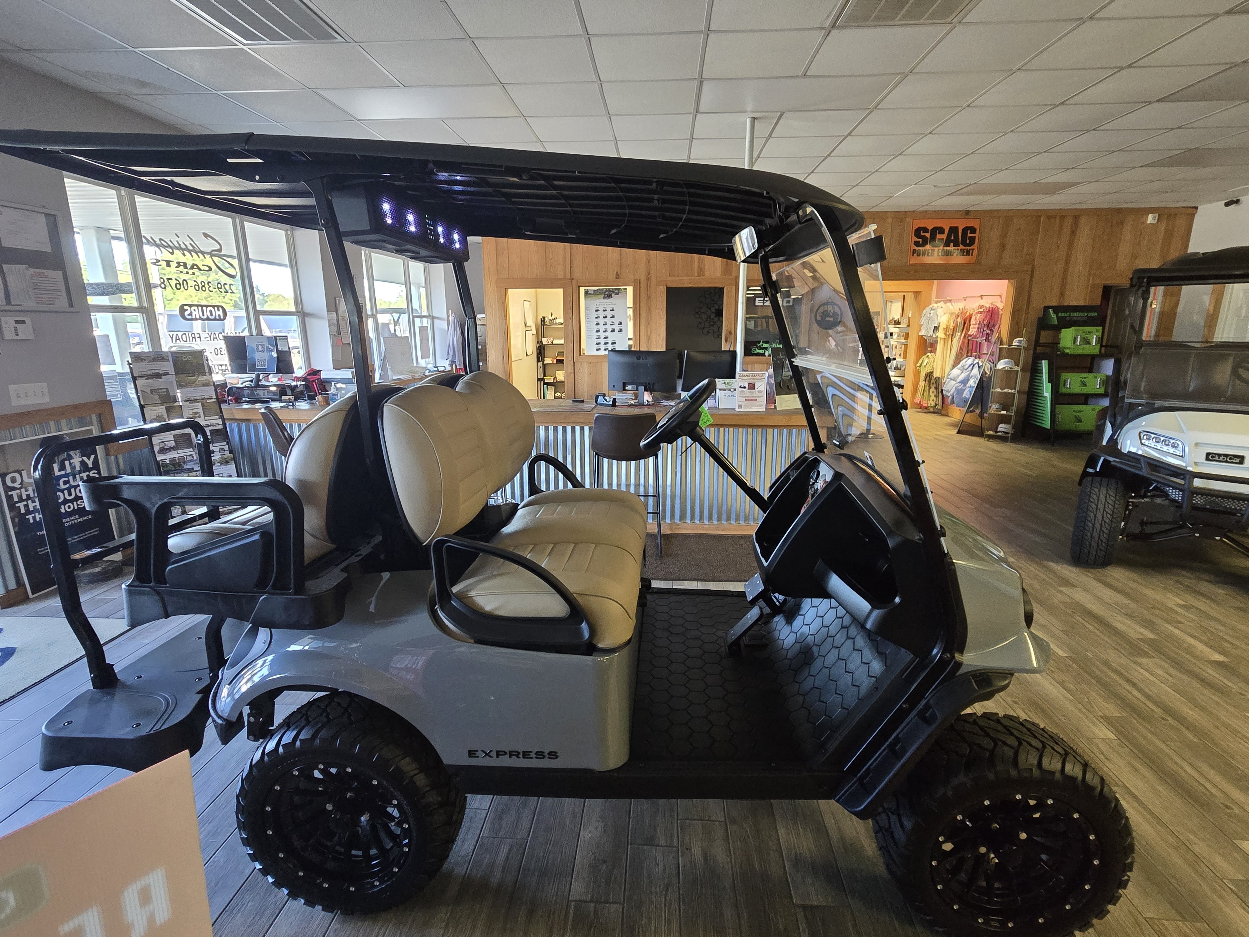 2026 EZGO EXPRESS photo 4