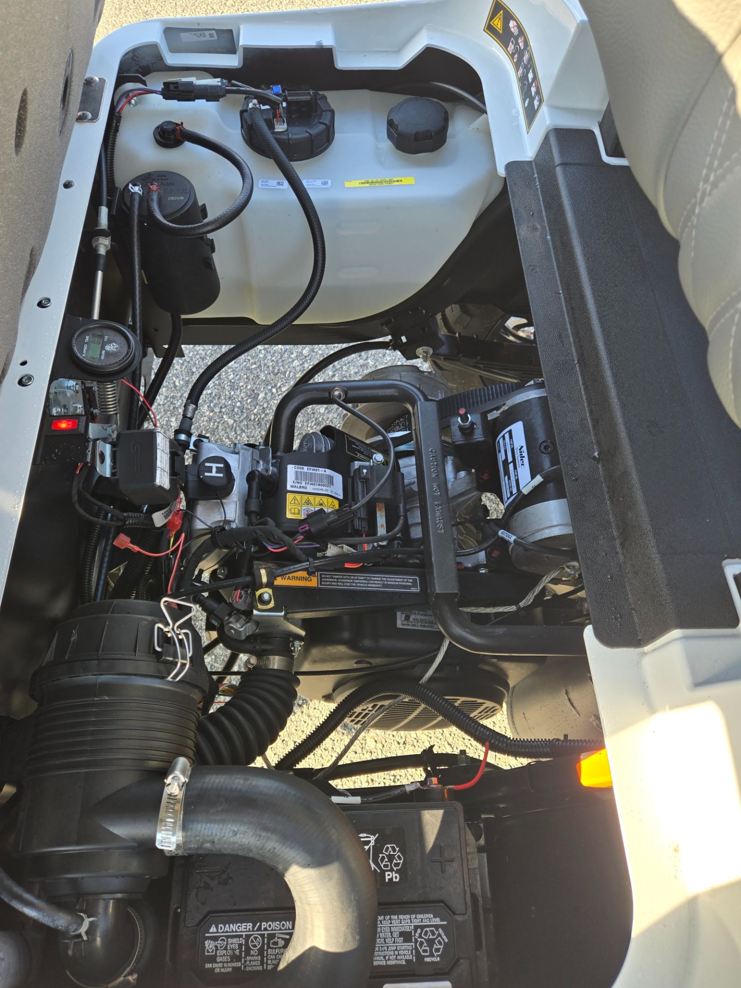 2026 E-Z-GO MY26 Express 4 Touring S 13.5 Gas — photo 4