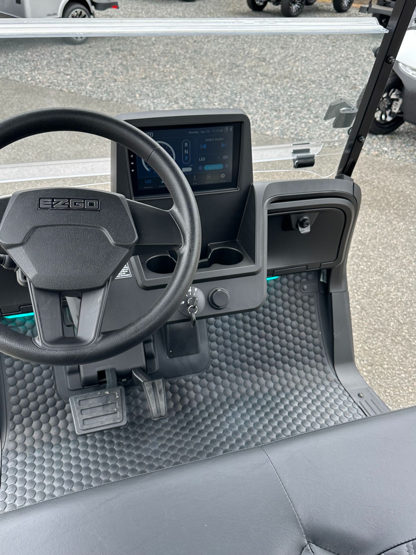 2026 E-Z-GO RXV 4 Summit XTL Elite Lithium — photo 4