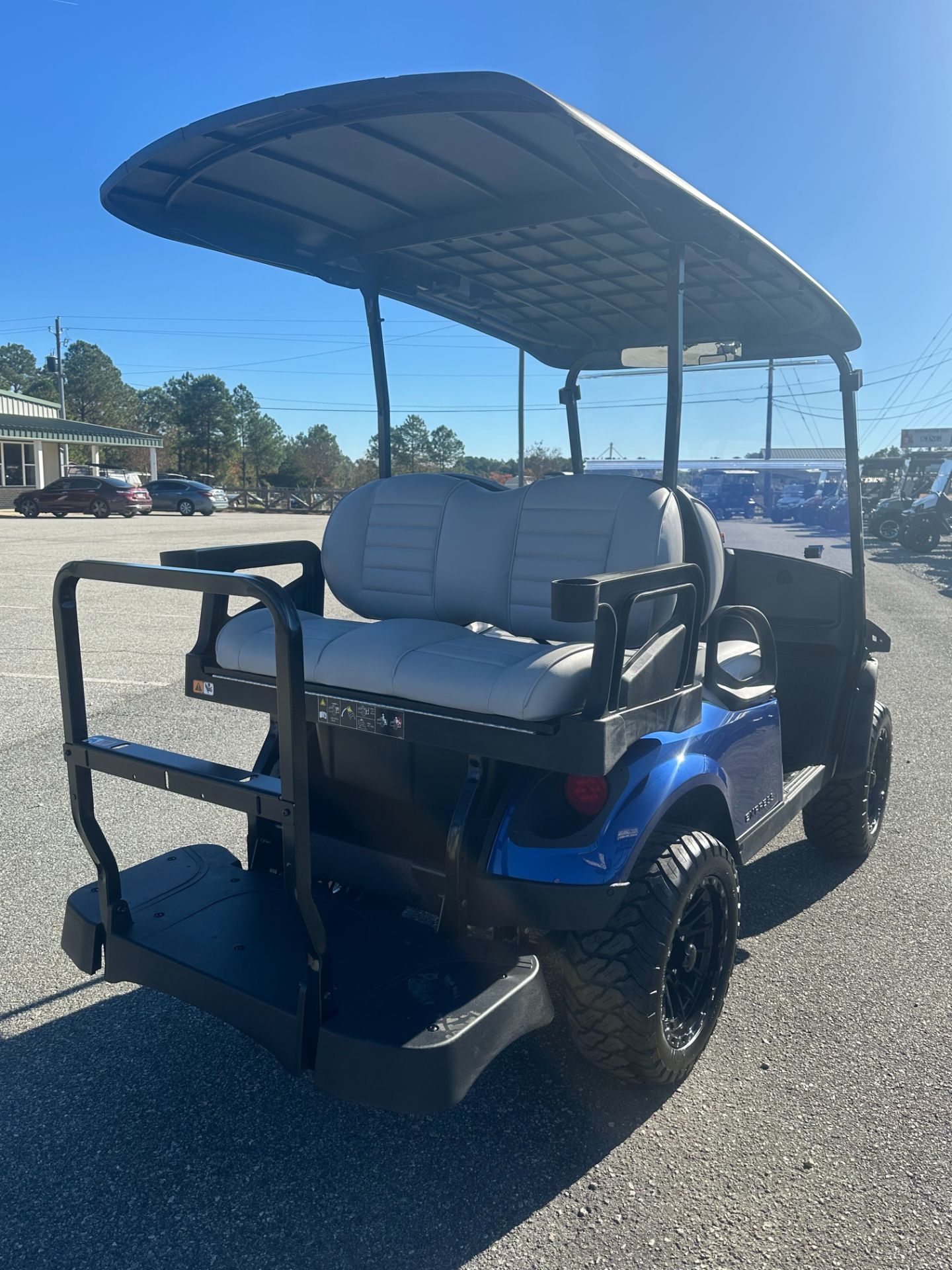 2026 E-Z-GO MY26 Express 4 Touring S 13.5 Gas — photo 4