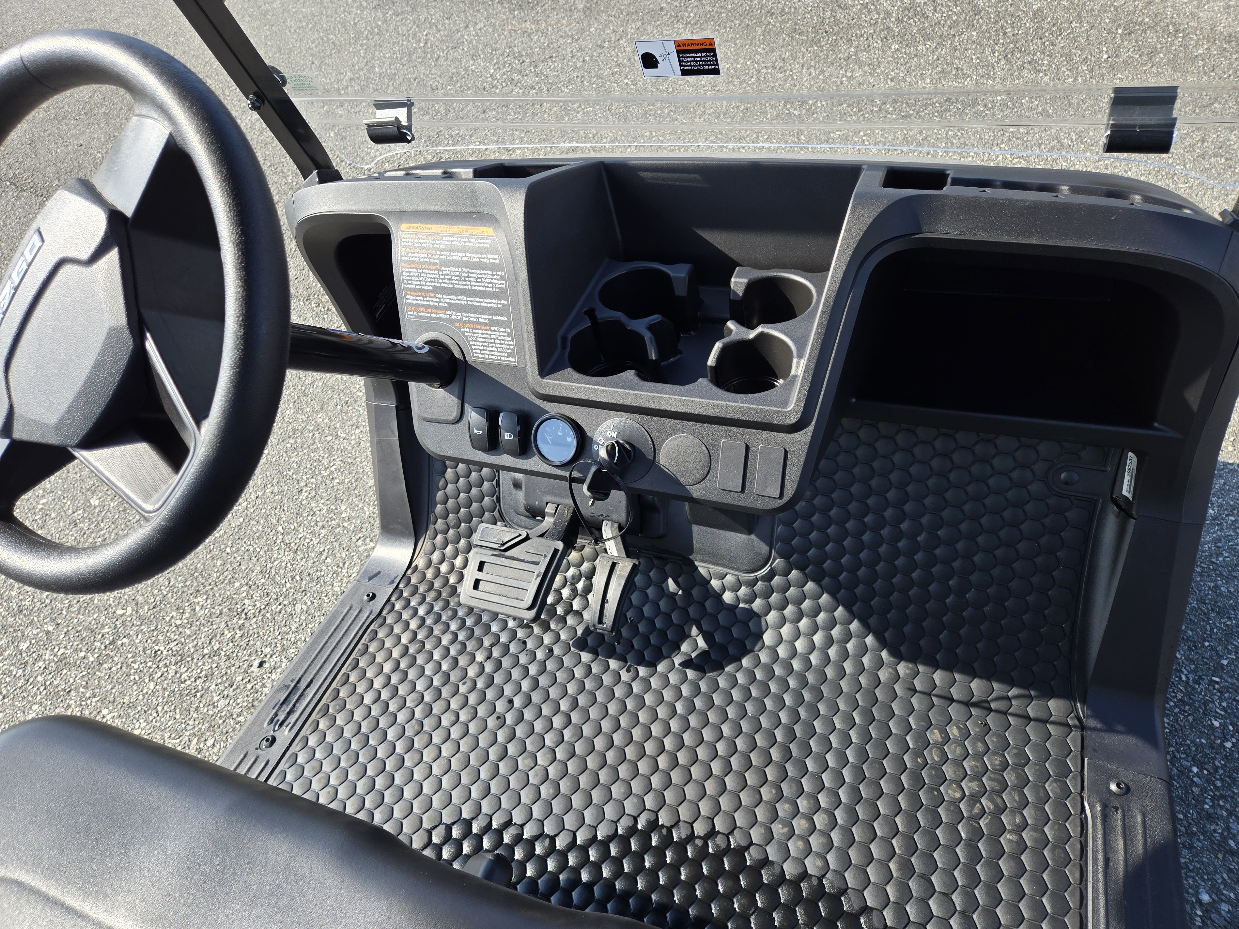 2027 E-Z-GO RXV 4 Valor S 13.5-hp Gas — photo 4