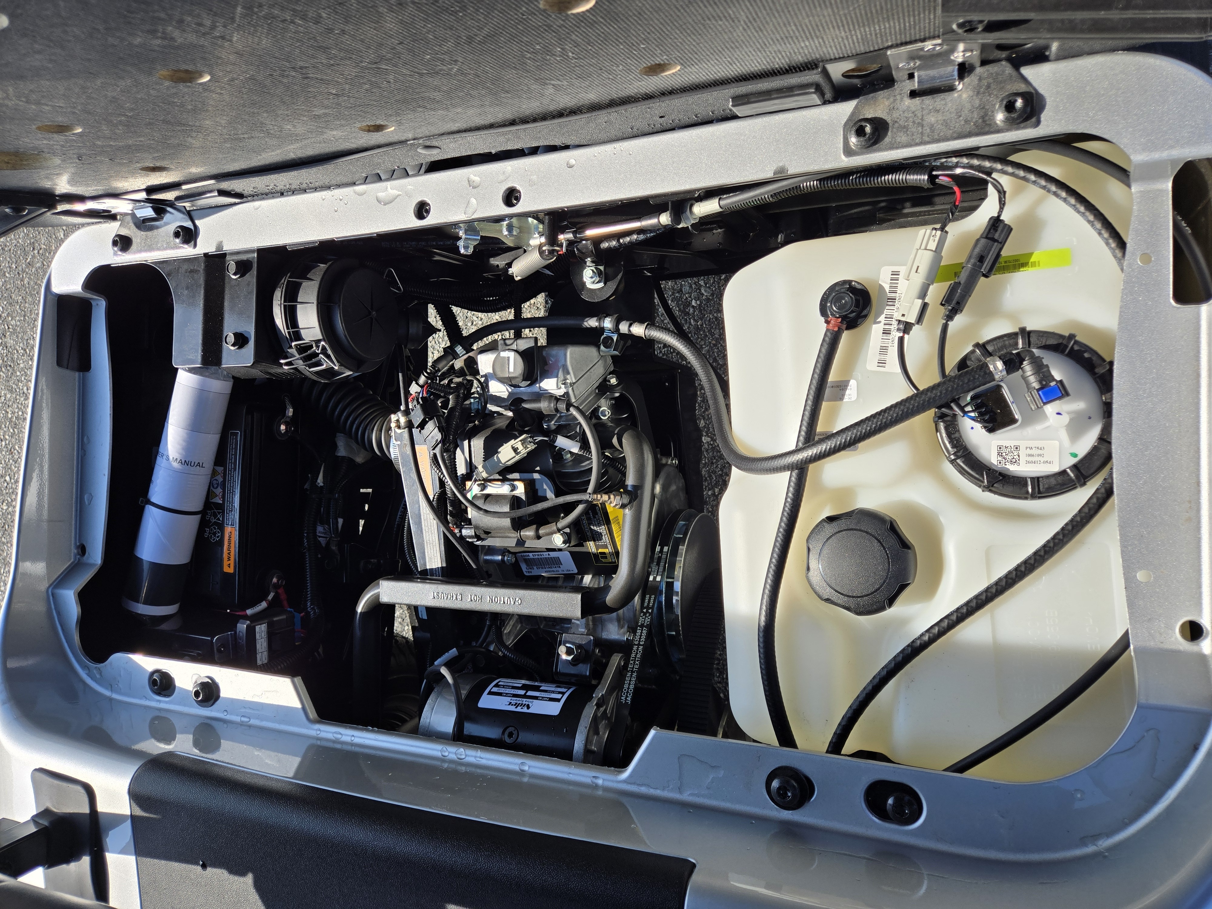 2027 E-Z-GO RXV 4 Valor S 13.5-hp Gas — photo 5
