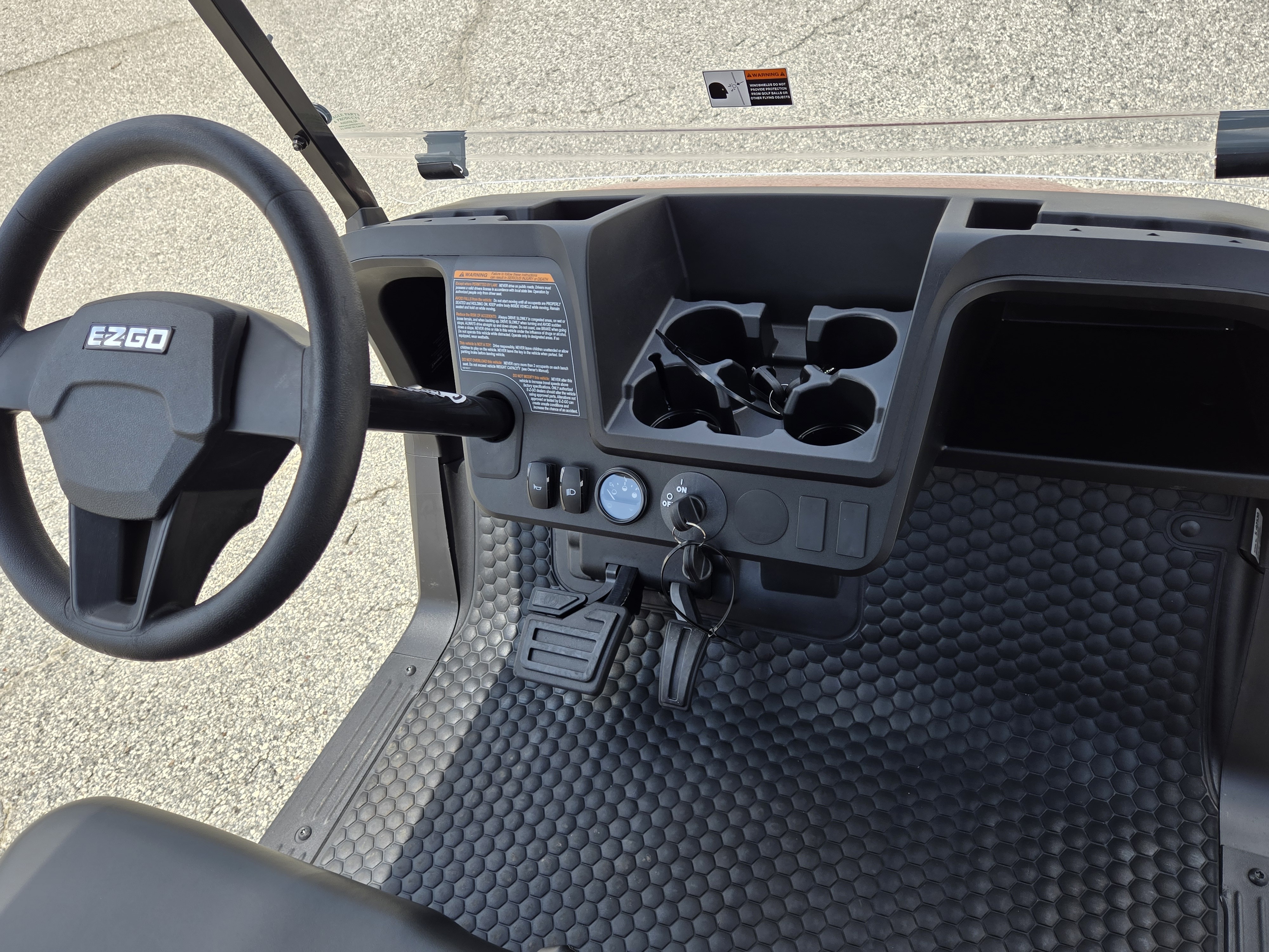 2027 E-Z-GO RXV 4 Valor S 13.5-hp Gas — photo 5