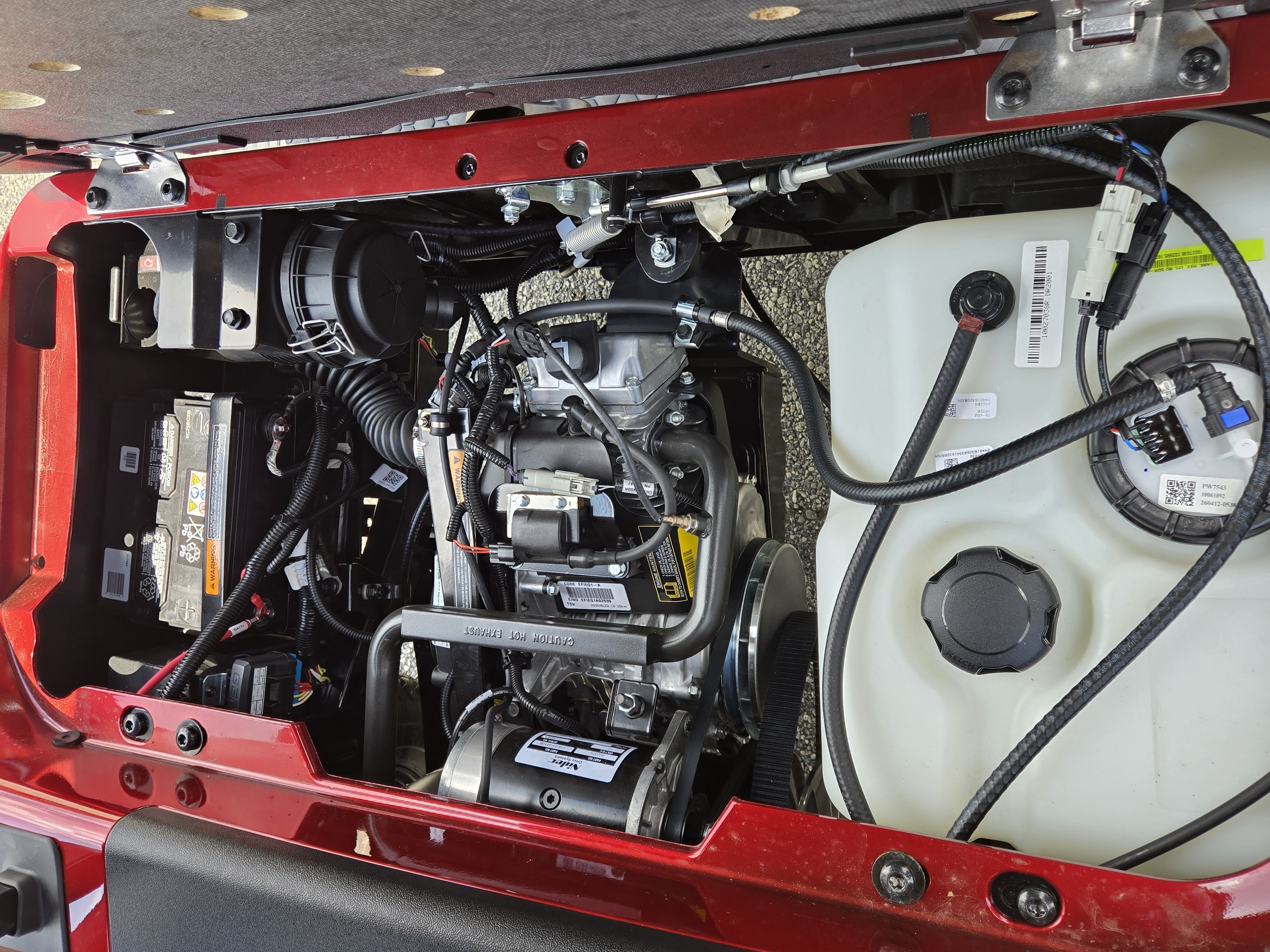 2027 E-Z-GO RXV 4 Valor S 13.5-hp Gas — photo 6