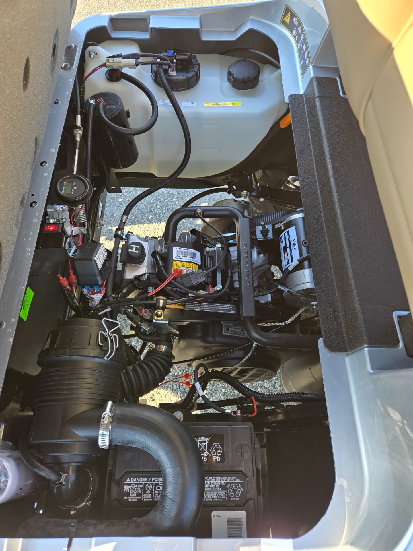 2026 E-Z-GO MY26 Express 4 Touring S 13.5 Gas — photo 4