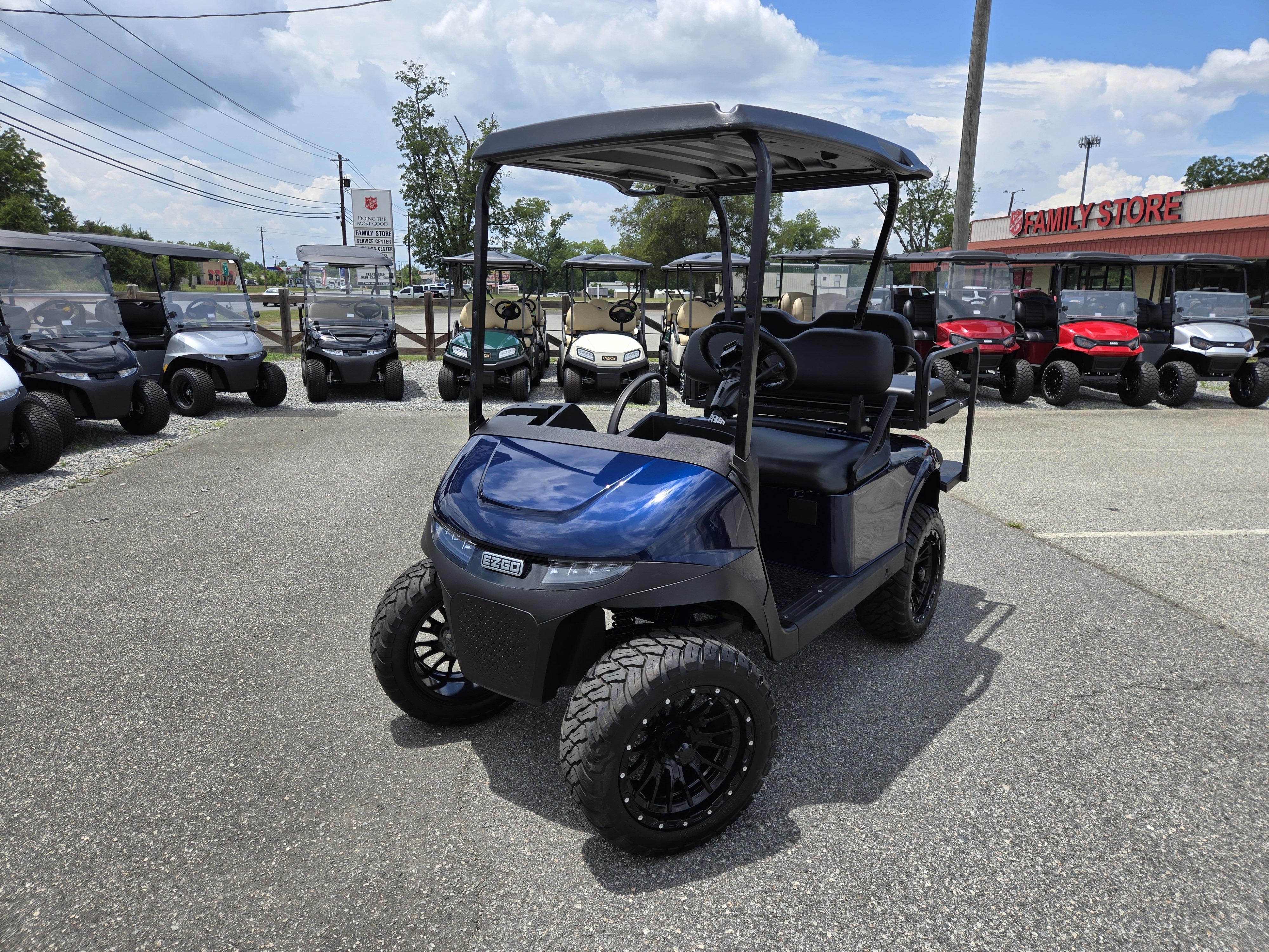 2024 E-Z-GO Freedom RXV Gas — photo 2