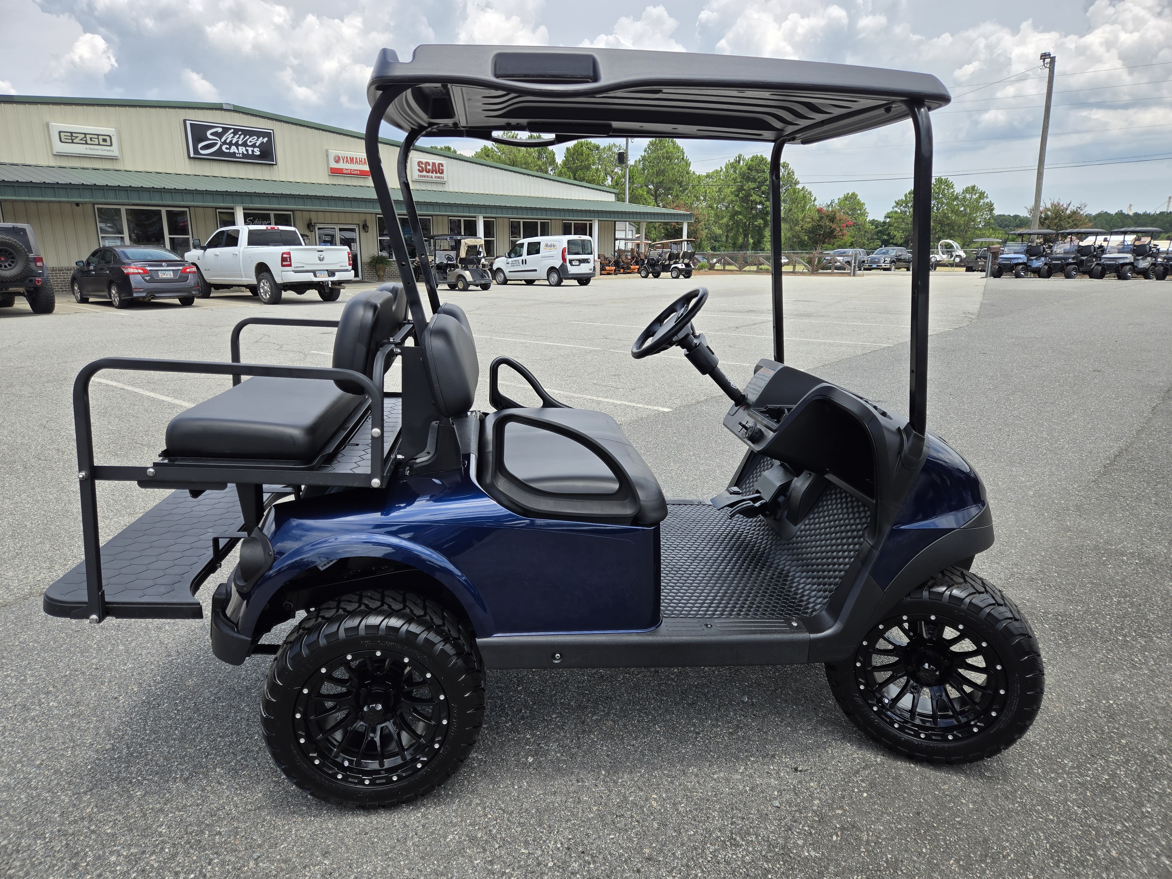 2024 E-Z-GO Freedom RXV Gas — photo 4