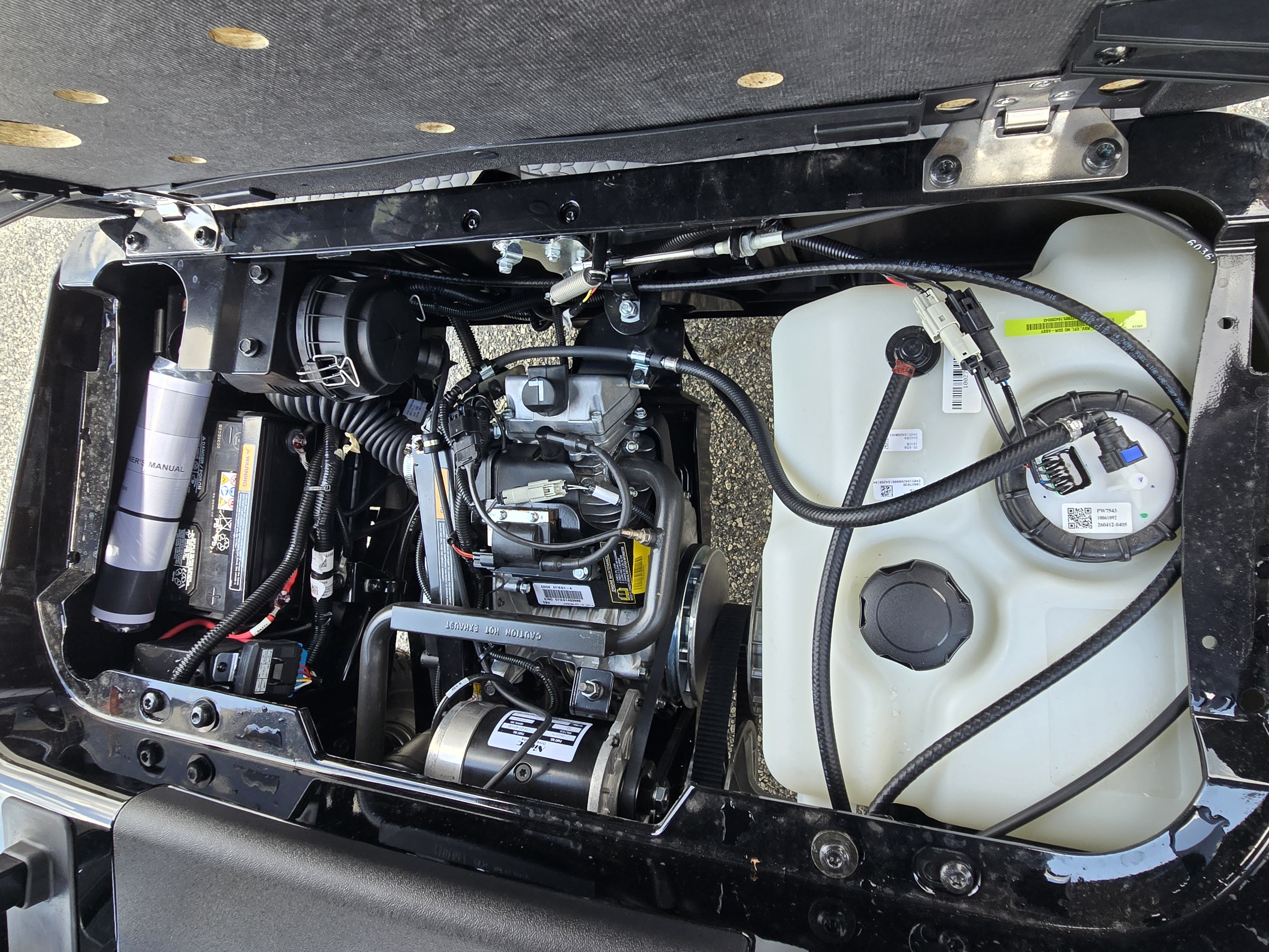 2027 E-Z-GO RXV 4 Valor S 13.5-hp Gas — photo 5