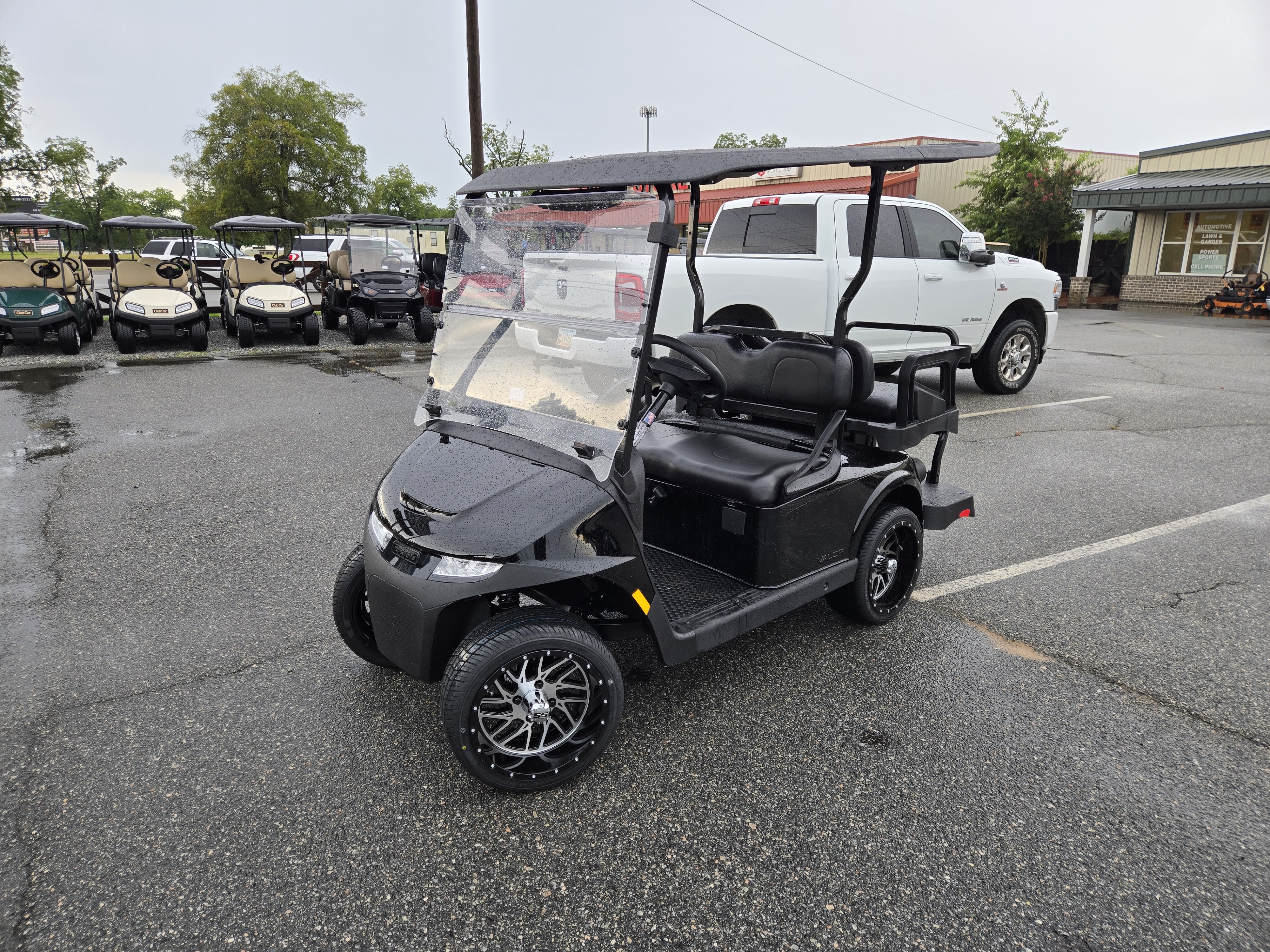 2027 E-Z-GO RXV 4 Valor S 13.5-hp Gas — photo 2