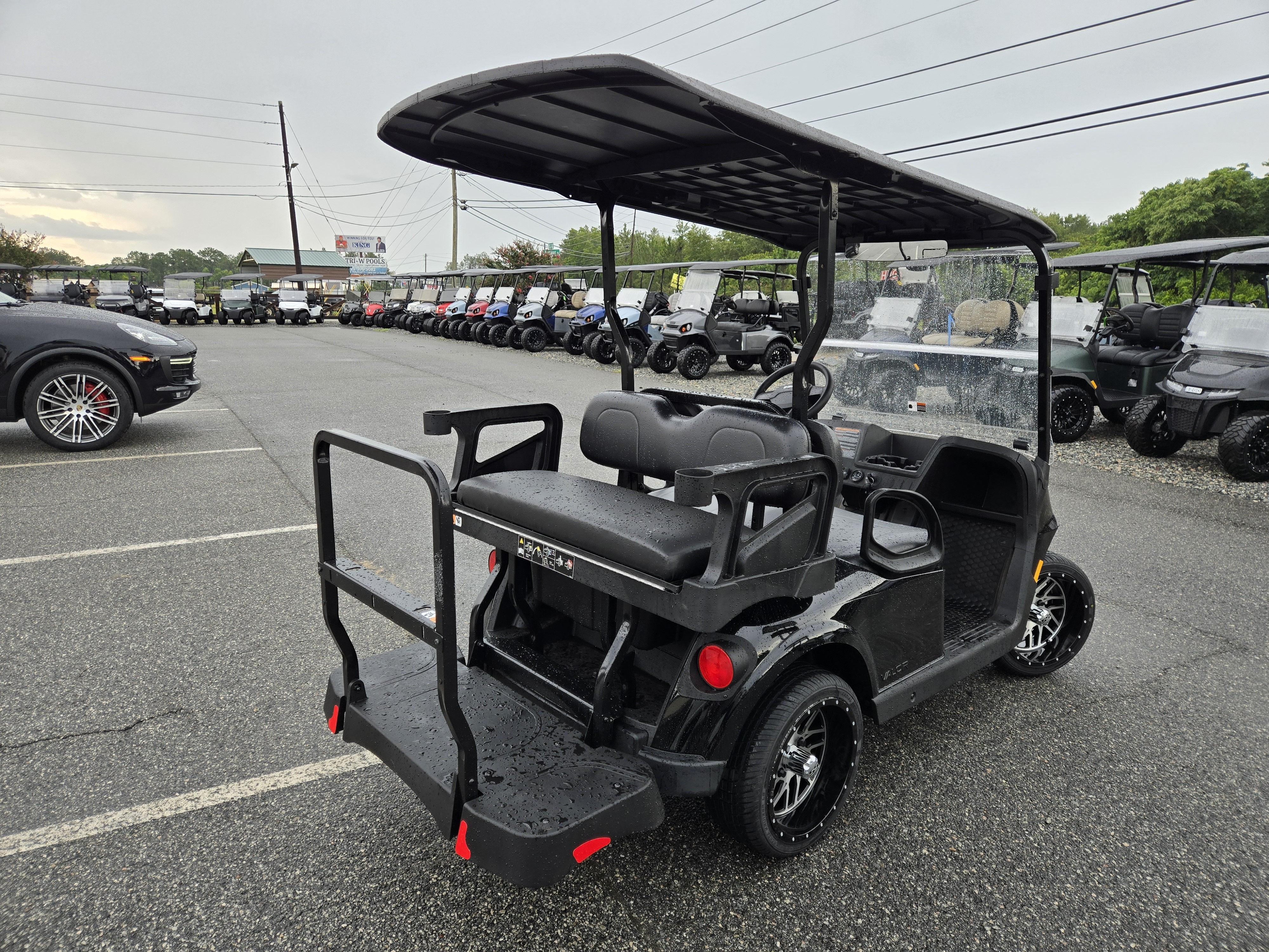 2027 E-Z-GO RXV 4 Valor S 13.5-hp Gas — photo 3
