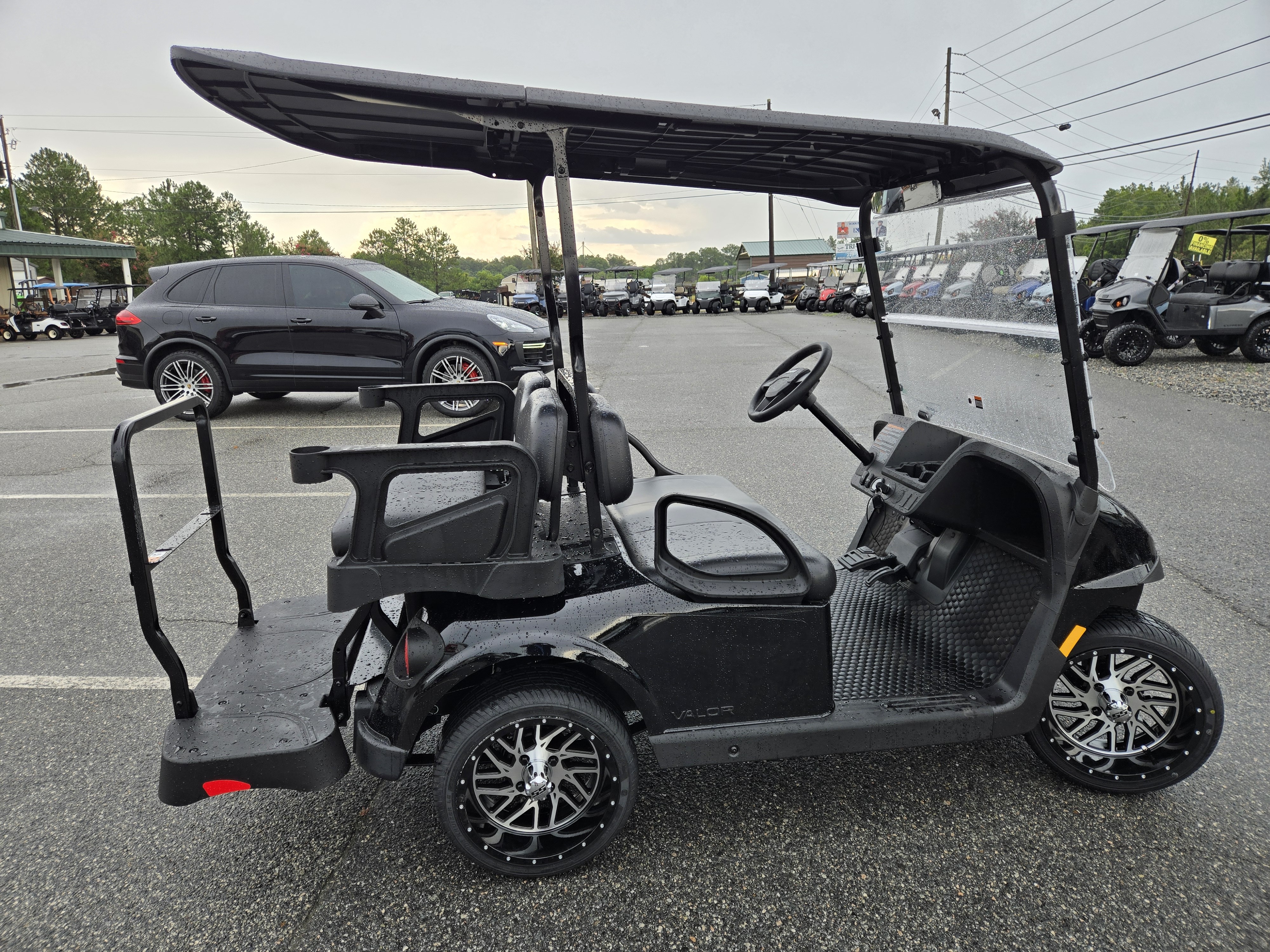 2027 E-Z-GO RXV 4 Valor S 13.5-hp Gas — photo 4