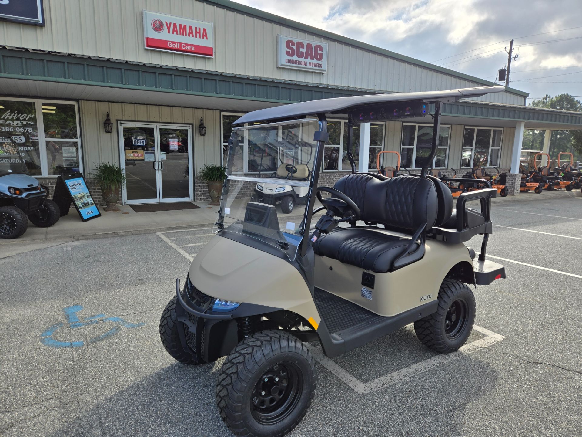 2026 E-Z-GO RXV 4 Touring S Elite Lithium — photo 2