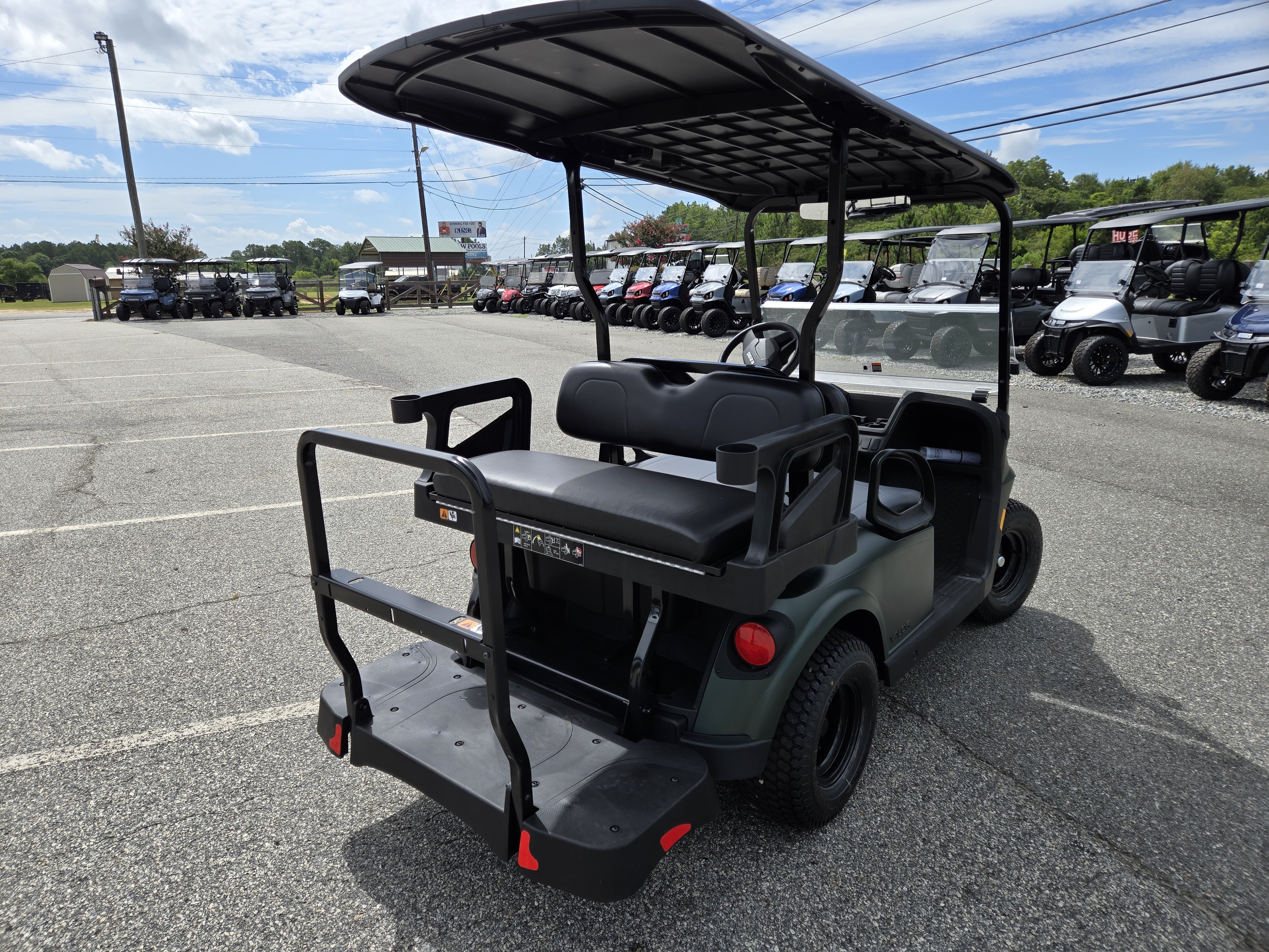 2027 E-Z-GO RXV 4 Valor S 13.5-hp Gas — photo 3