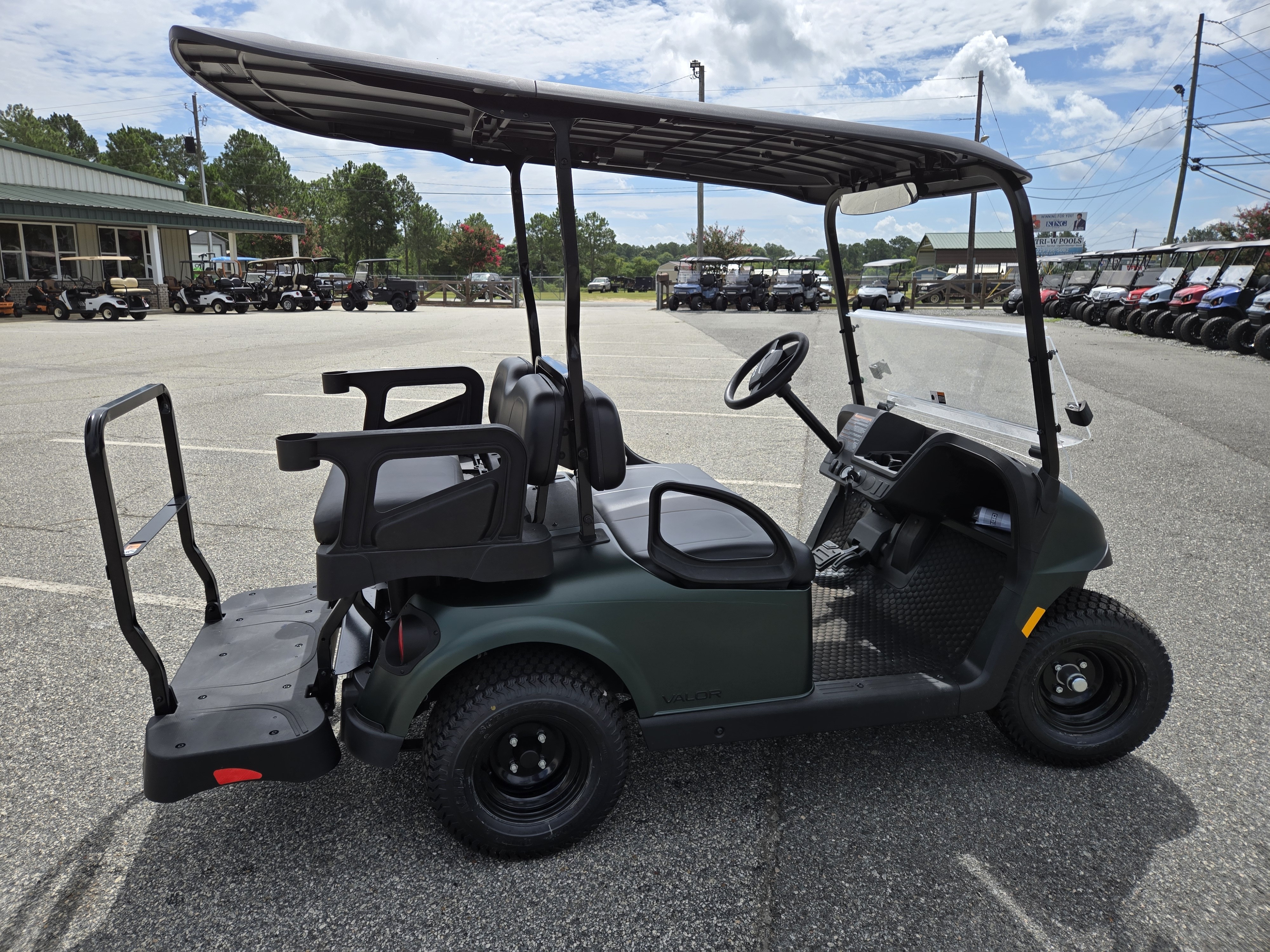 2027 E-Z-GO RXV 4 Valor S 13.5-hp Gas — photo 4