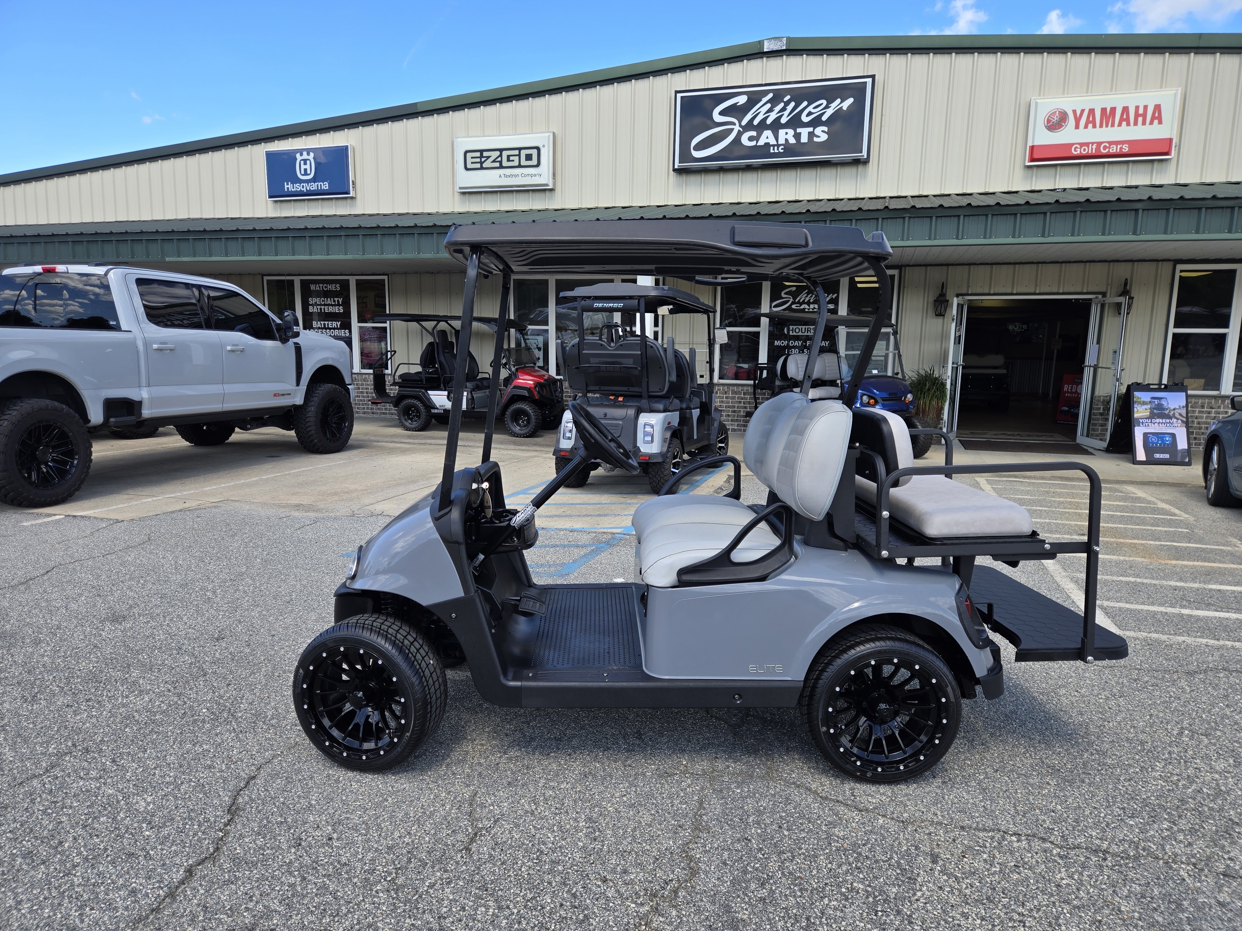 2023 EZGO RXV