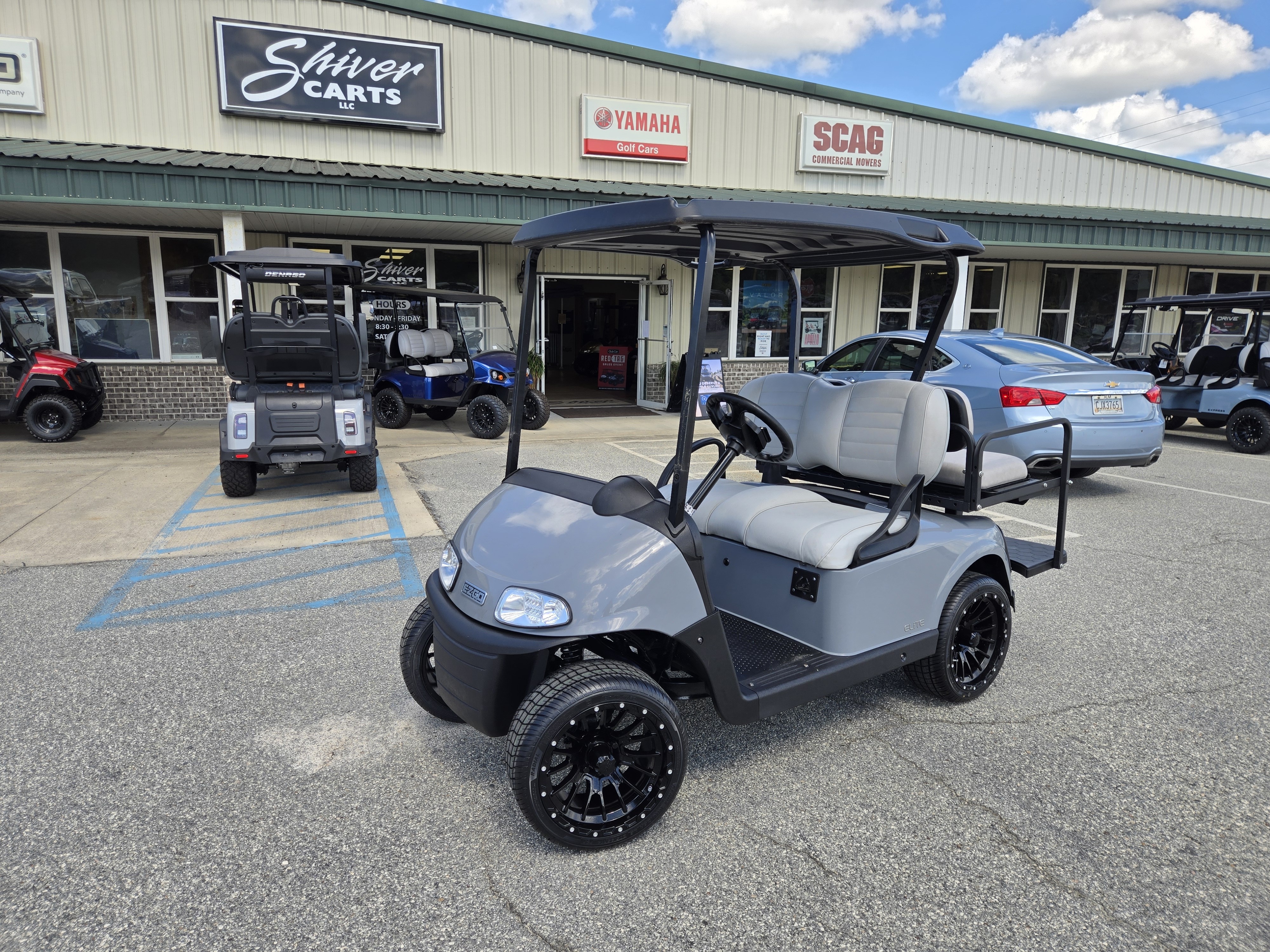 2023 EZGO RXV photo 2