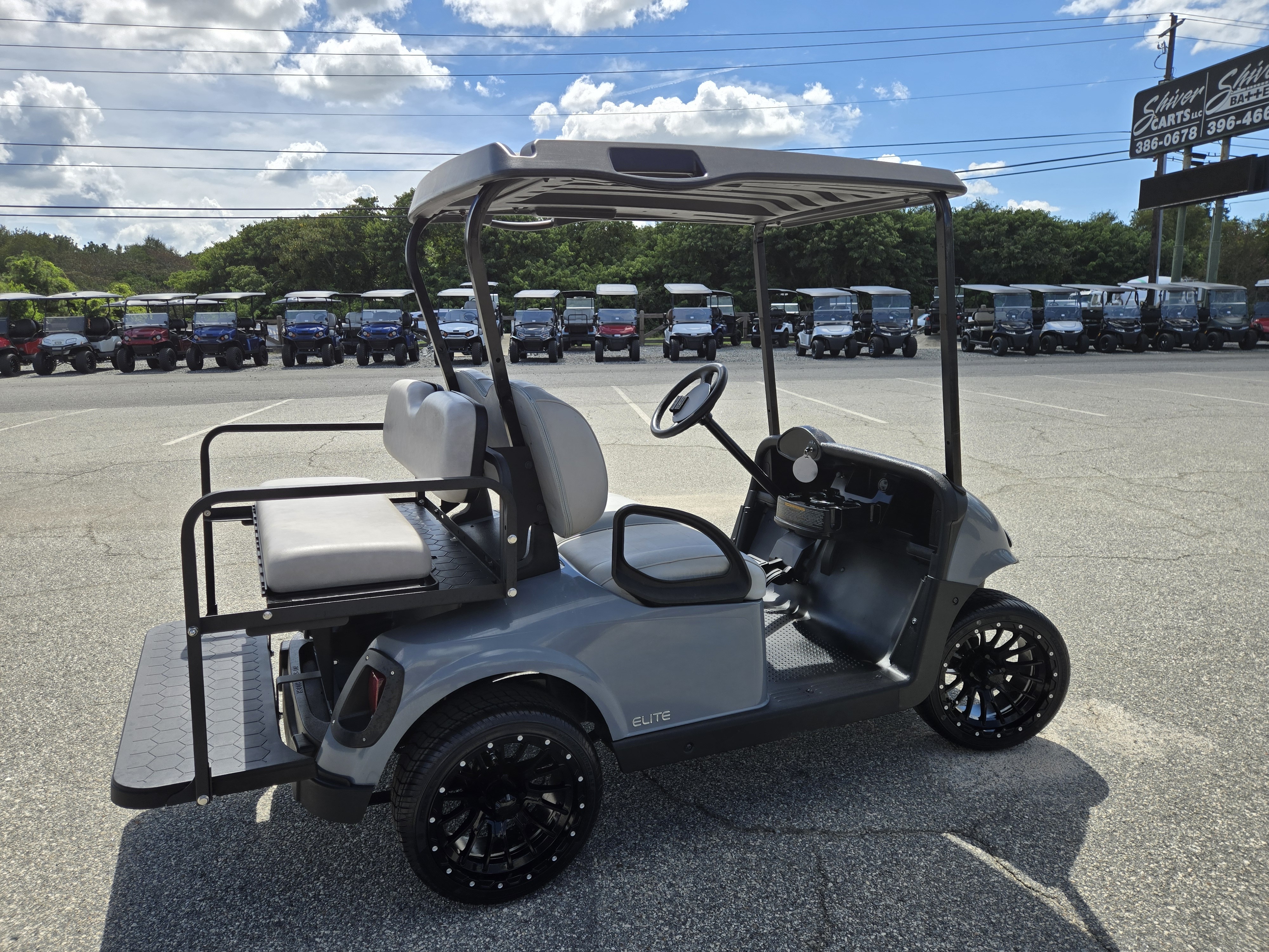 2023 EZGO RXV photo 4