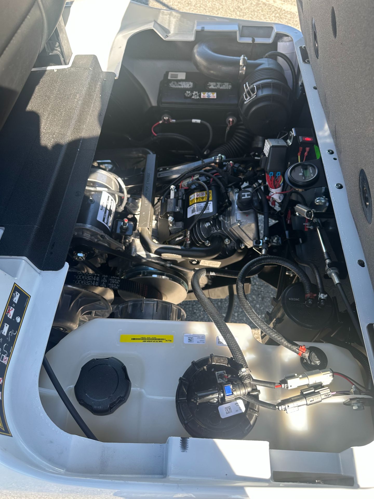 2026 E-Z-GO MY26 Express 4 Touring S 13.5 Gas — photo 5