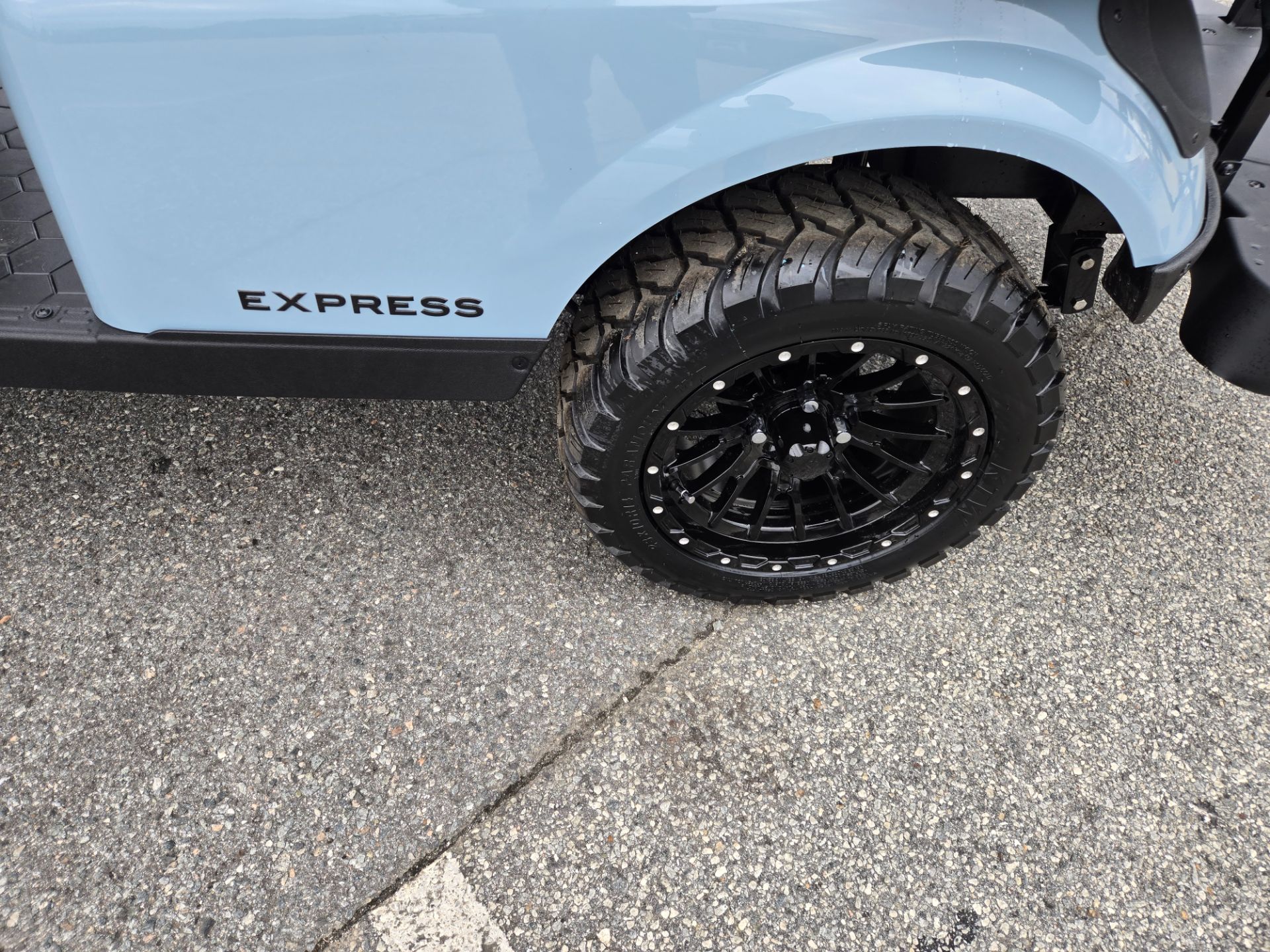 2026 E-Z-GO MY26 Express 4 Touring S 13.5 Gas — photo 4