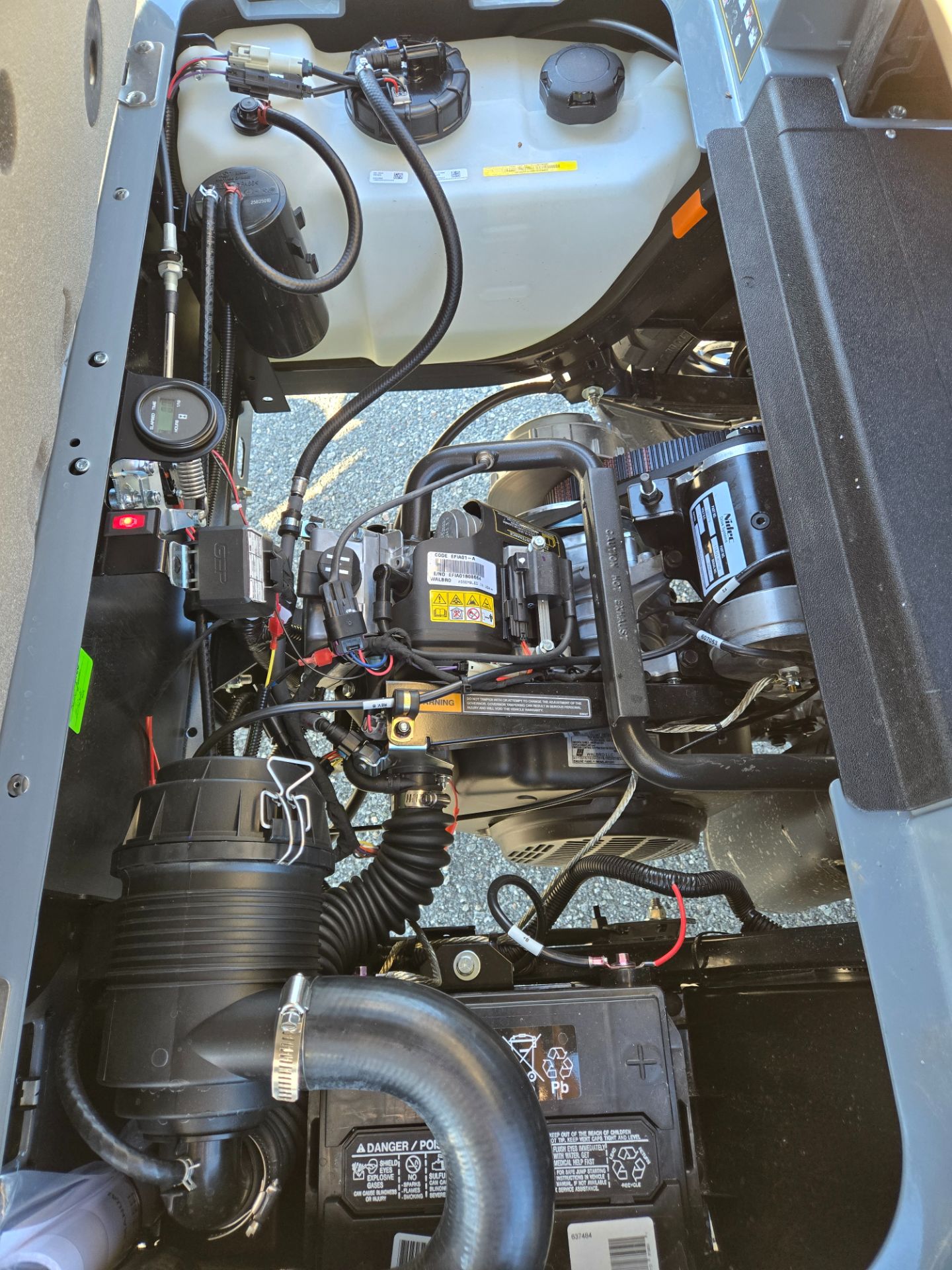 2026 E-Z-GO MY26 Express 4 Touring S 13.5 Gas — photo 5