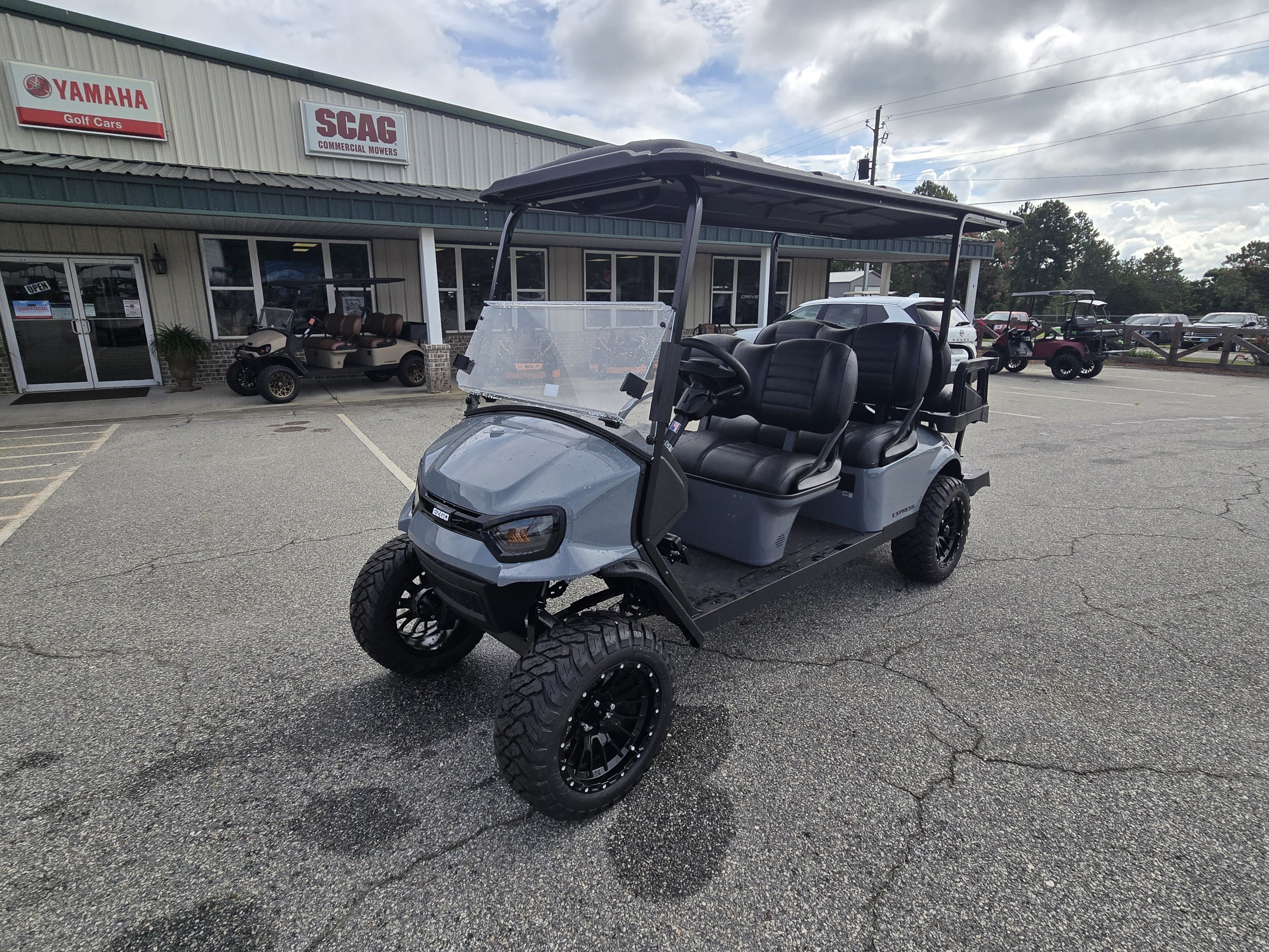 2027 E-Z-GO Express 6 Summit X 13.5-hp Gas — photo 2