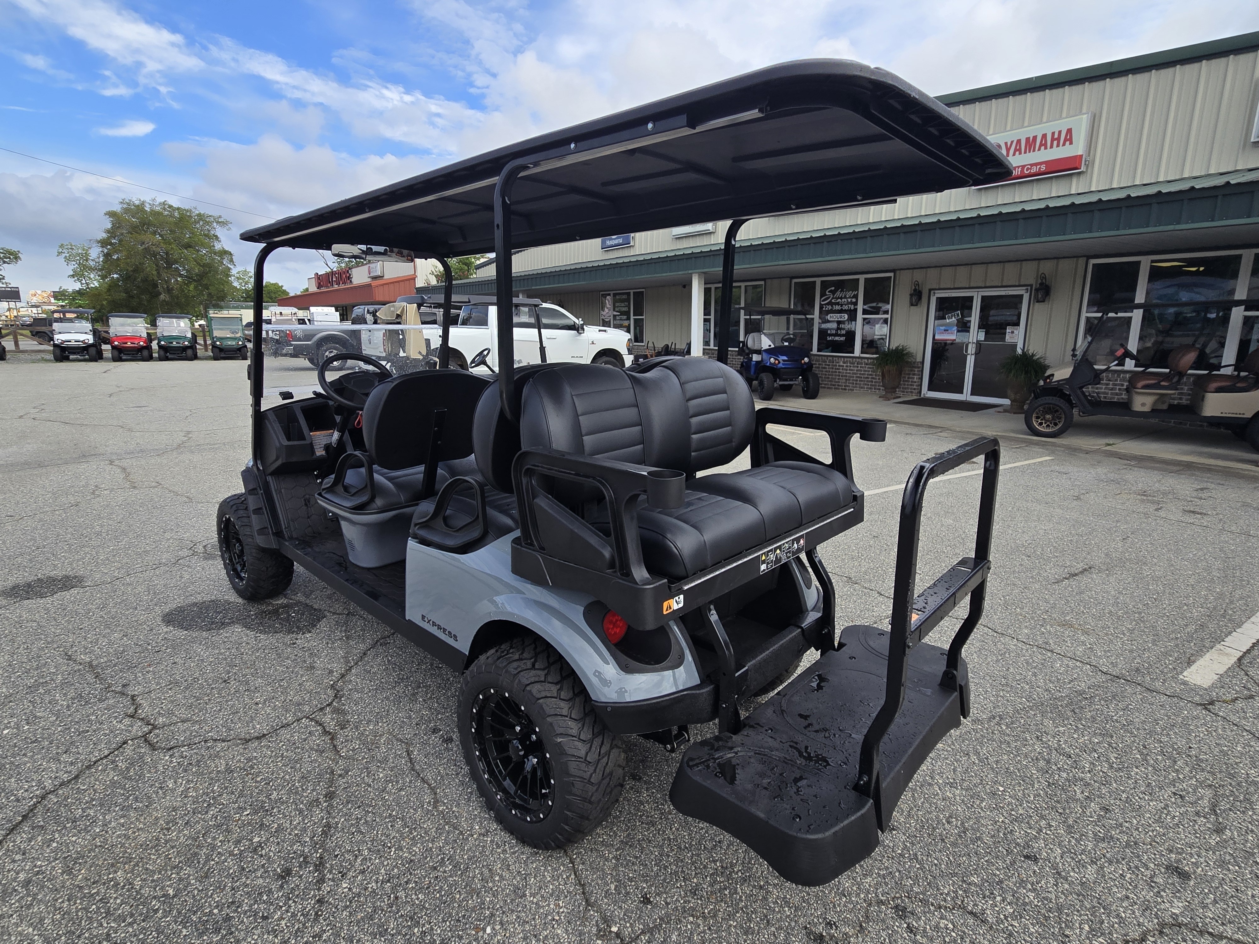 2027 E-Z-GO Express 6 Summit X 13.5-hp Gas — photo 3