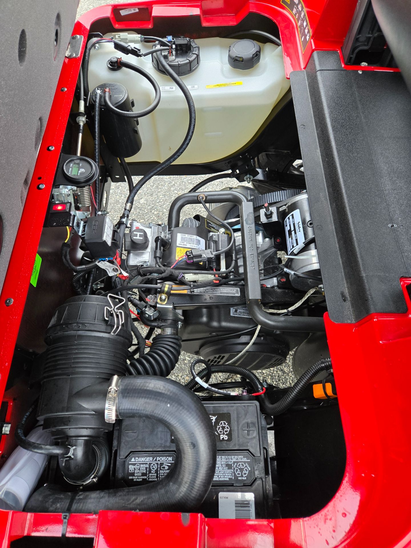2026 E-Z-GO MY26 Express 4 Touring S 13.5 Gas — photo 4