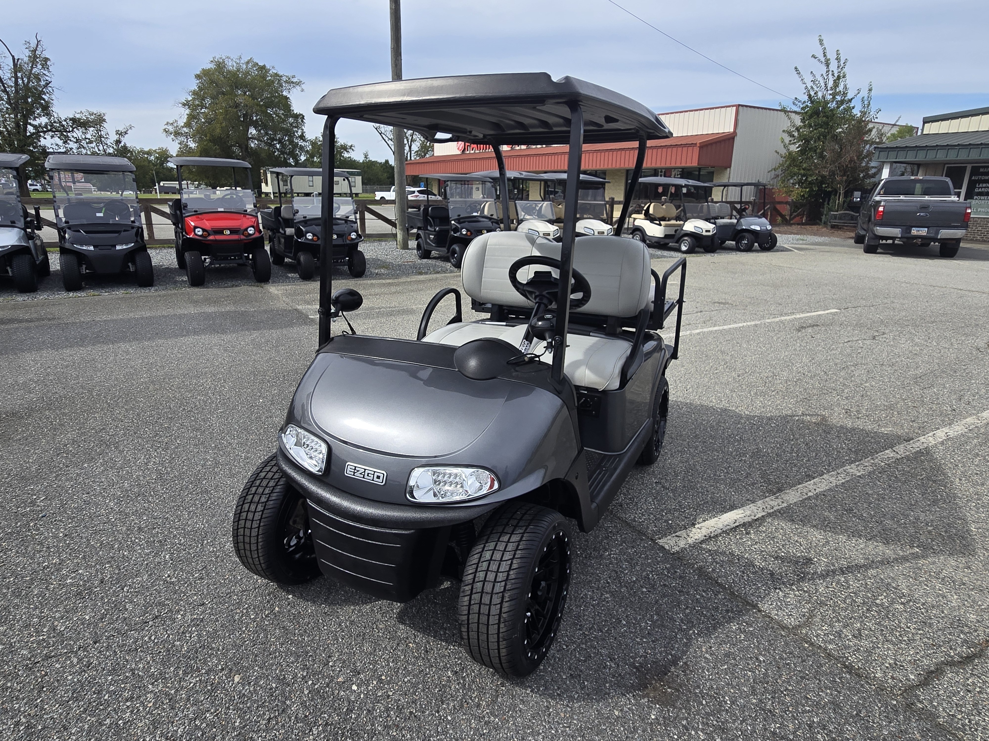 2022 EZGO RXV photo 2
