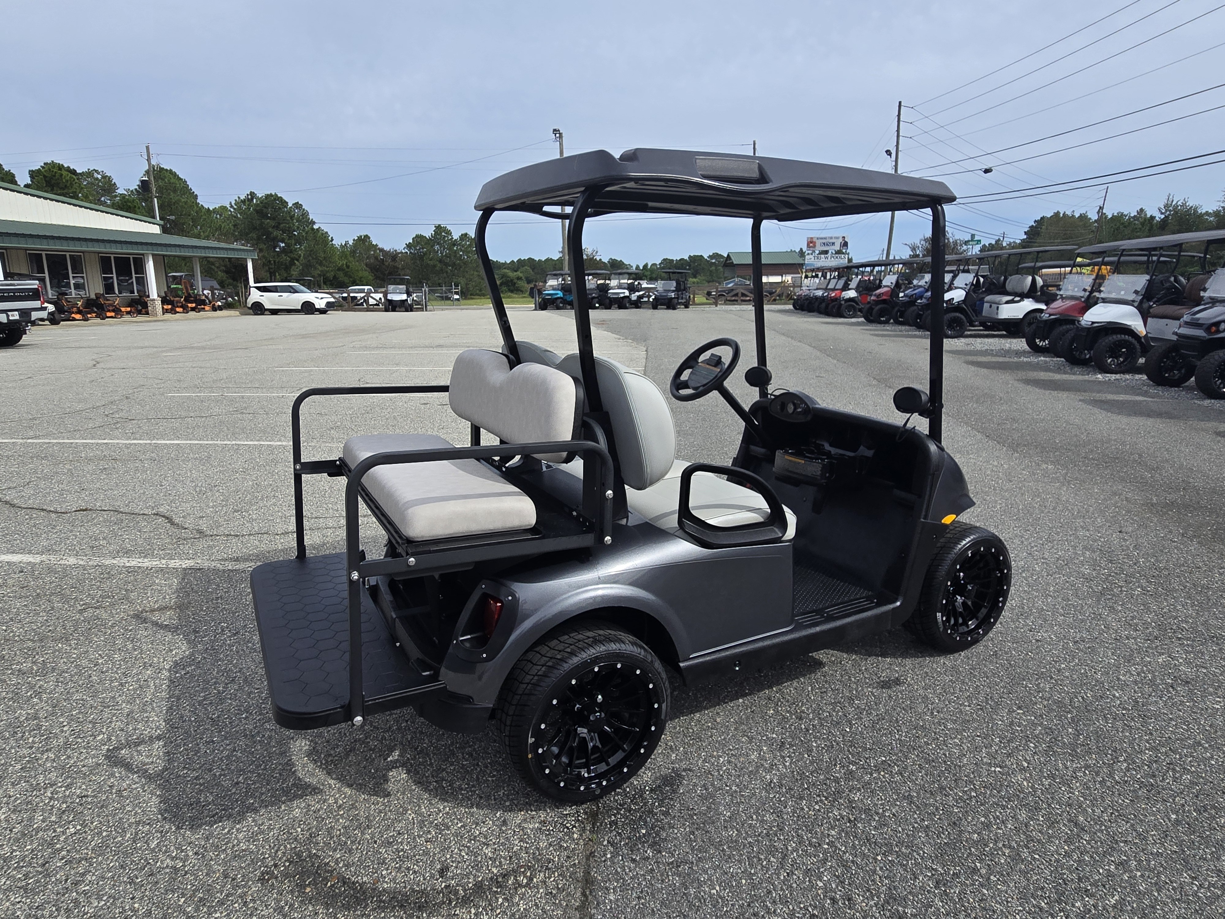 2022 EZGO RXV photo 4