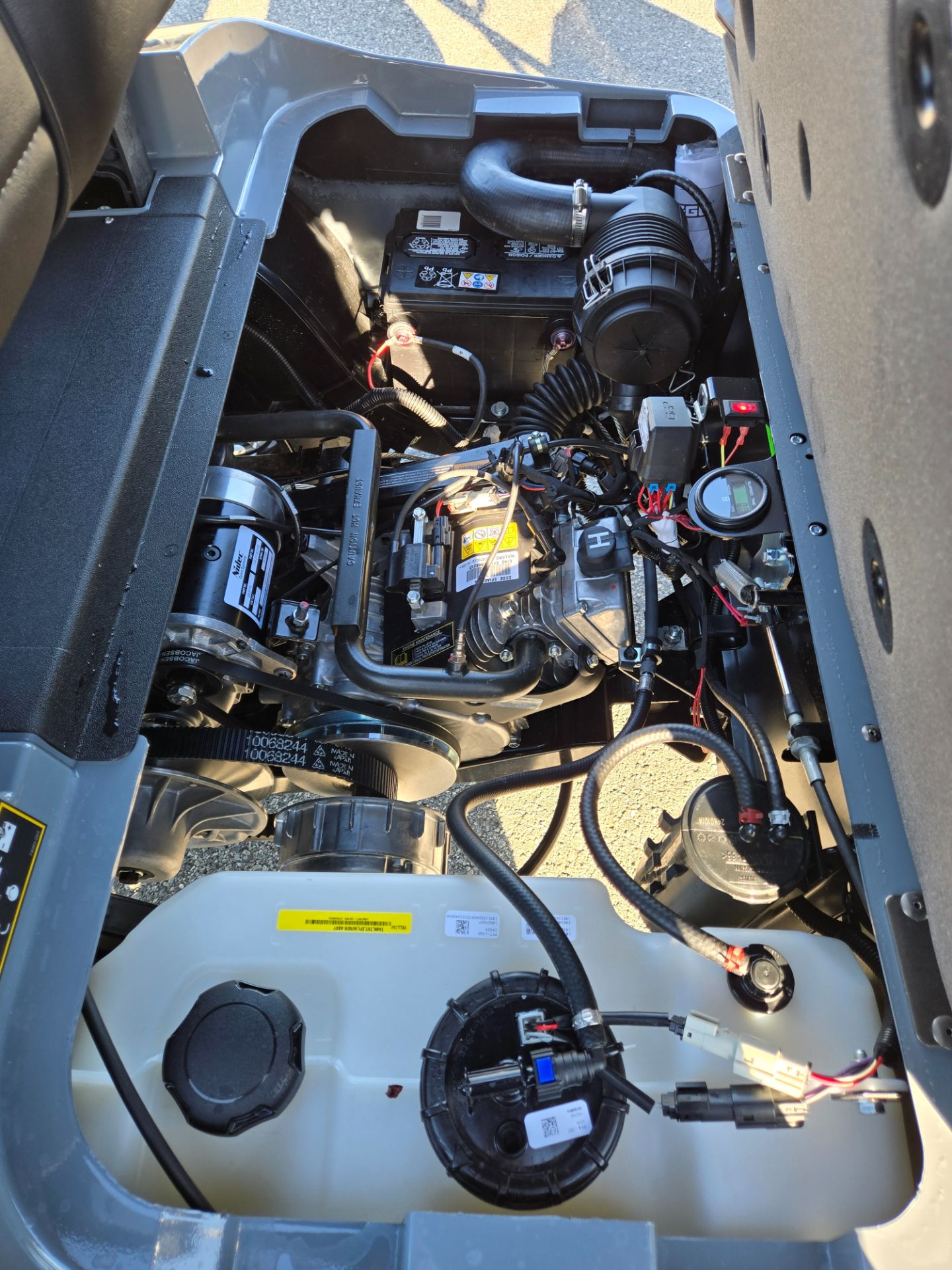 2026 E-Z-GO MY26 Express 4 Touring S 13.5 Gas — photo 4